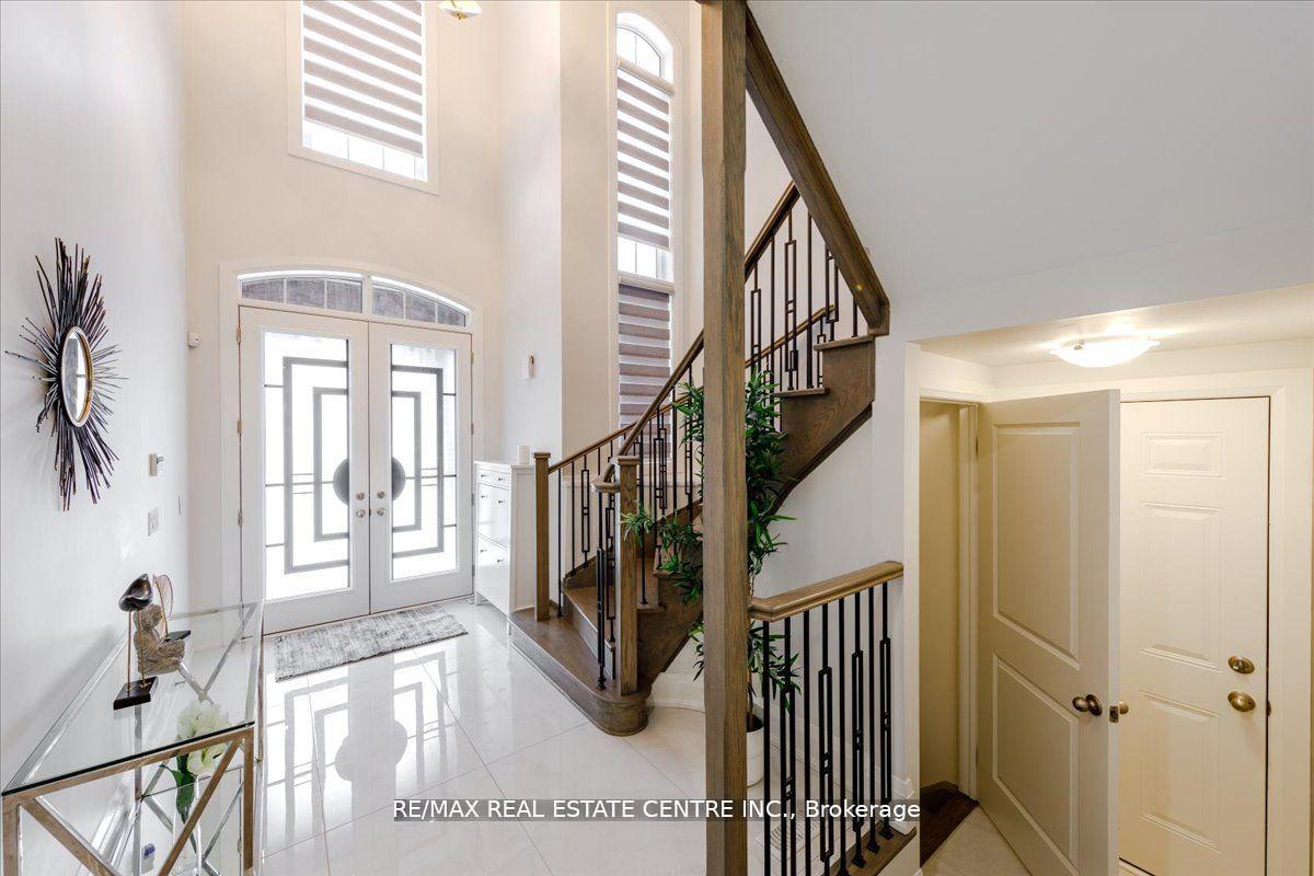 Photo 4 of 18 Elverton Crescent, Brampton, Northwest Brampton — HOMEH