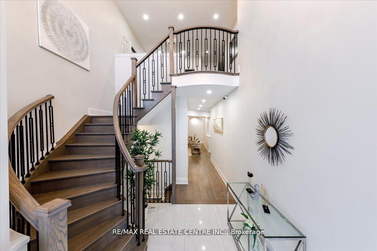 Photo 5 of 18 Elverton Crescent, Brampton, Northwest Brampton — HOMEH