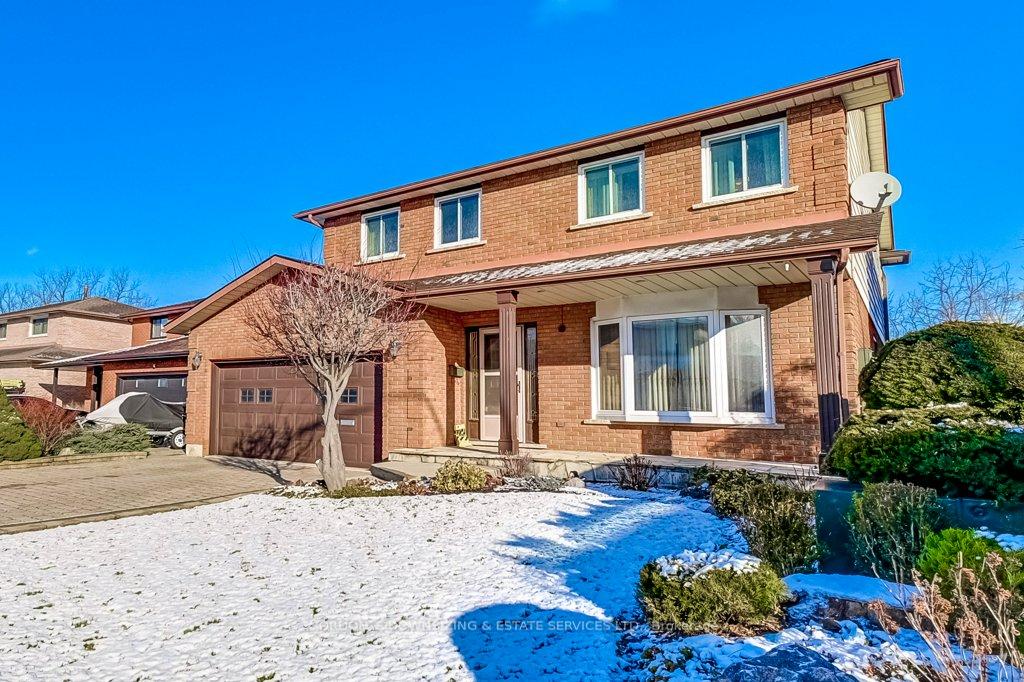 Photo 2 of 16 Alder Court, Hamilton, Stoney Creek — HOMEH