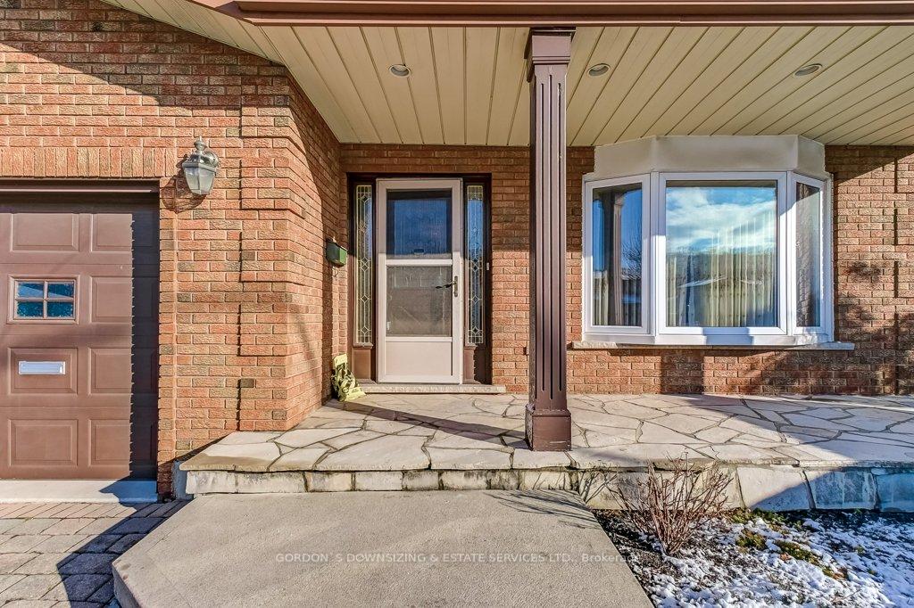 Photo 3 of 16 Alder Court, Hamilton, Stoney Creek — HOMEH
