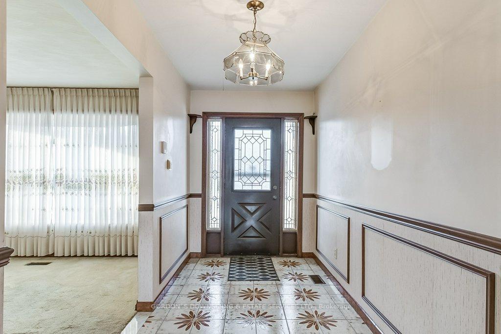 Photo 4 of 16 Alder Court, Hamilton, Stoney Creek — HOMEH