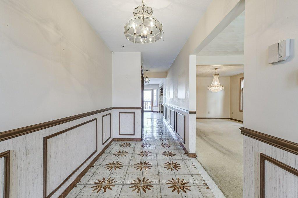 Photo 5 of 16 Alder Court, Hamilton, Stoney Creek — HOMEH