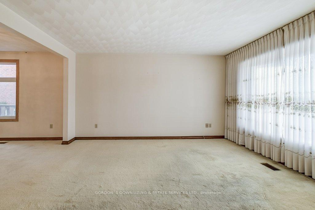 Photo 7 of 16 Alder Court, Hamilton, Stoney Creek — HOMEH