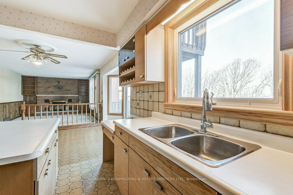 Photo 12 of 16 Alder Court, Hamilton, Stoney Creek — HOMEH