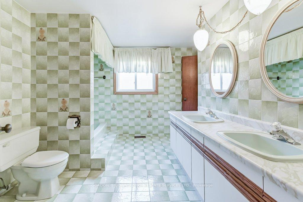 Photo 23 of 16 Alder Court, Hamilton, Stoney Creek — HOMEH