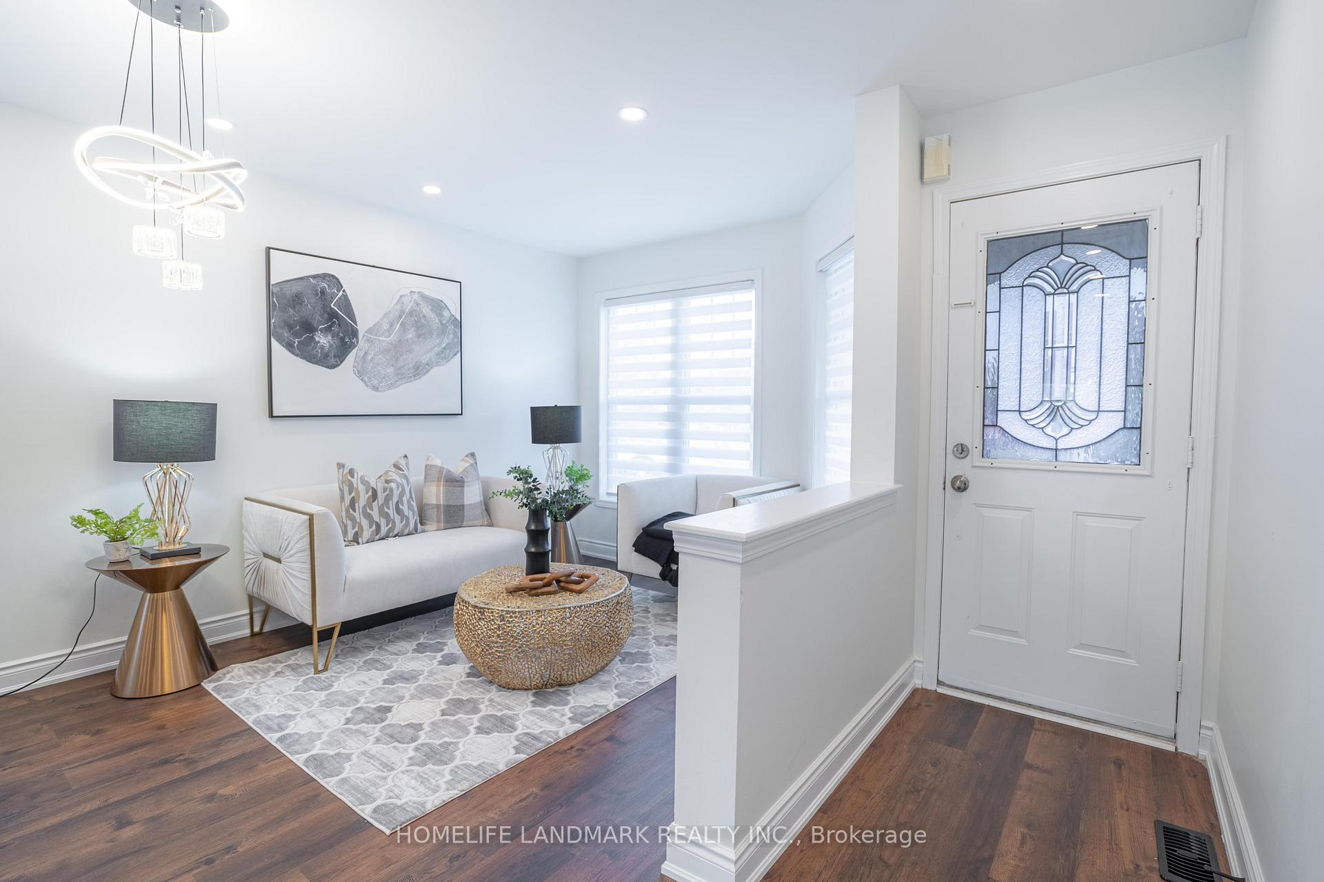 Photo 4 of 36 Frontenac Crescent, Brampton, Fletcher's Meadow — HOMEH