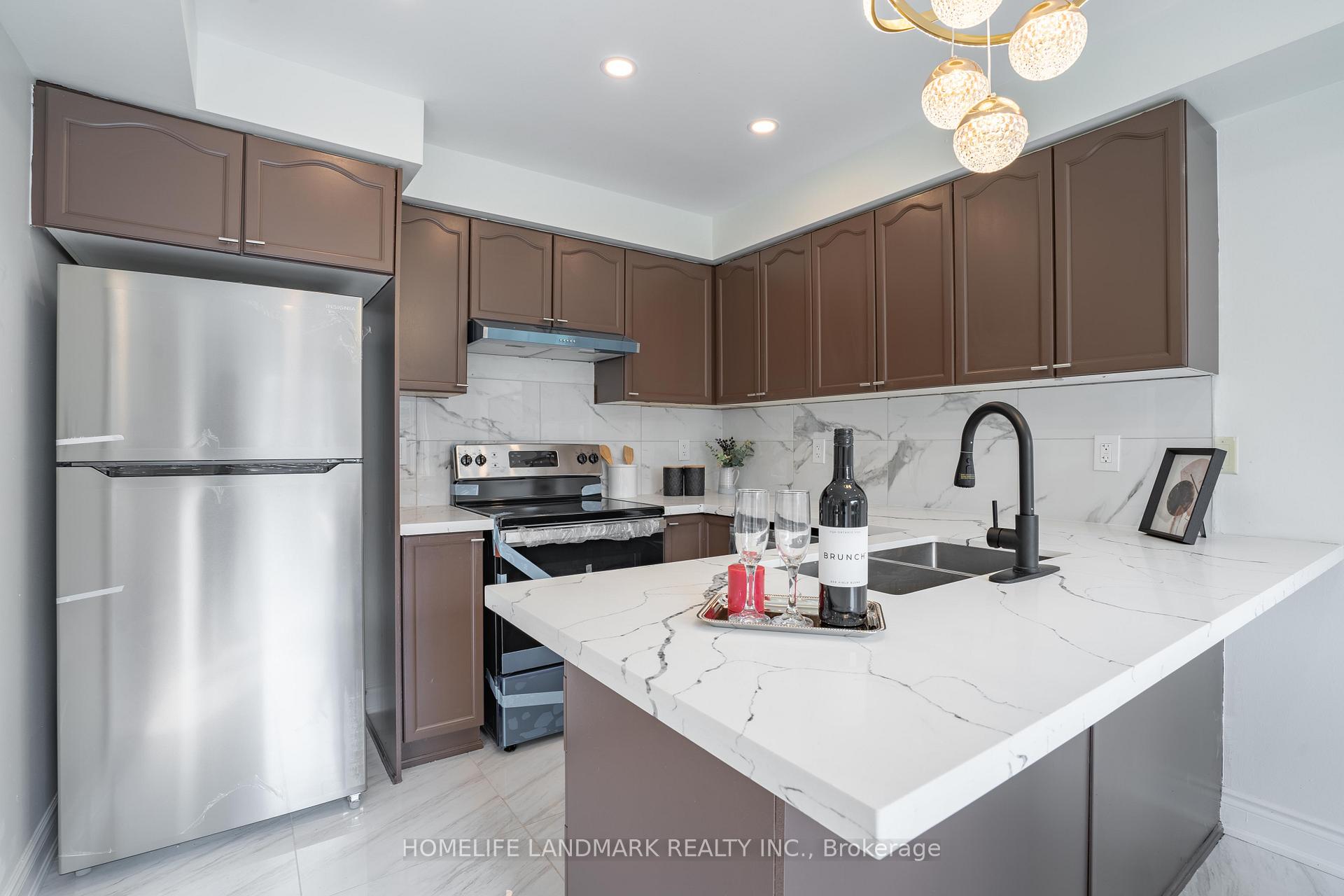 Photo 11 of 36 Frontenac Crescent, Brampton, Fletcher's Meadow — HOMEH