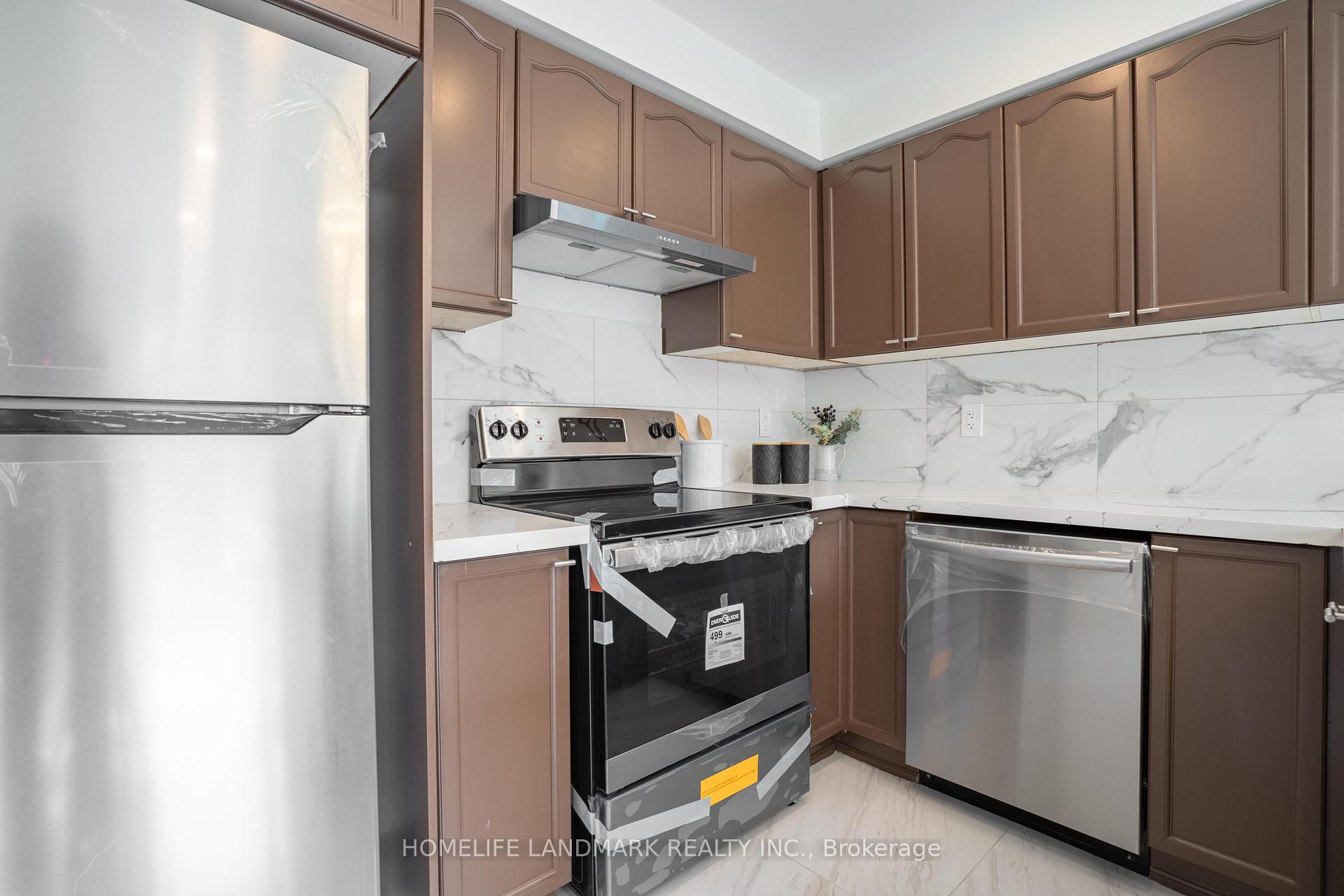 Photo 12 of 36 Frontenac Crescent, Brampton, Fletcher's Meadow — HOMEH
