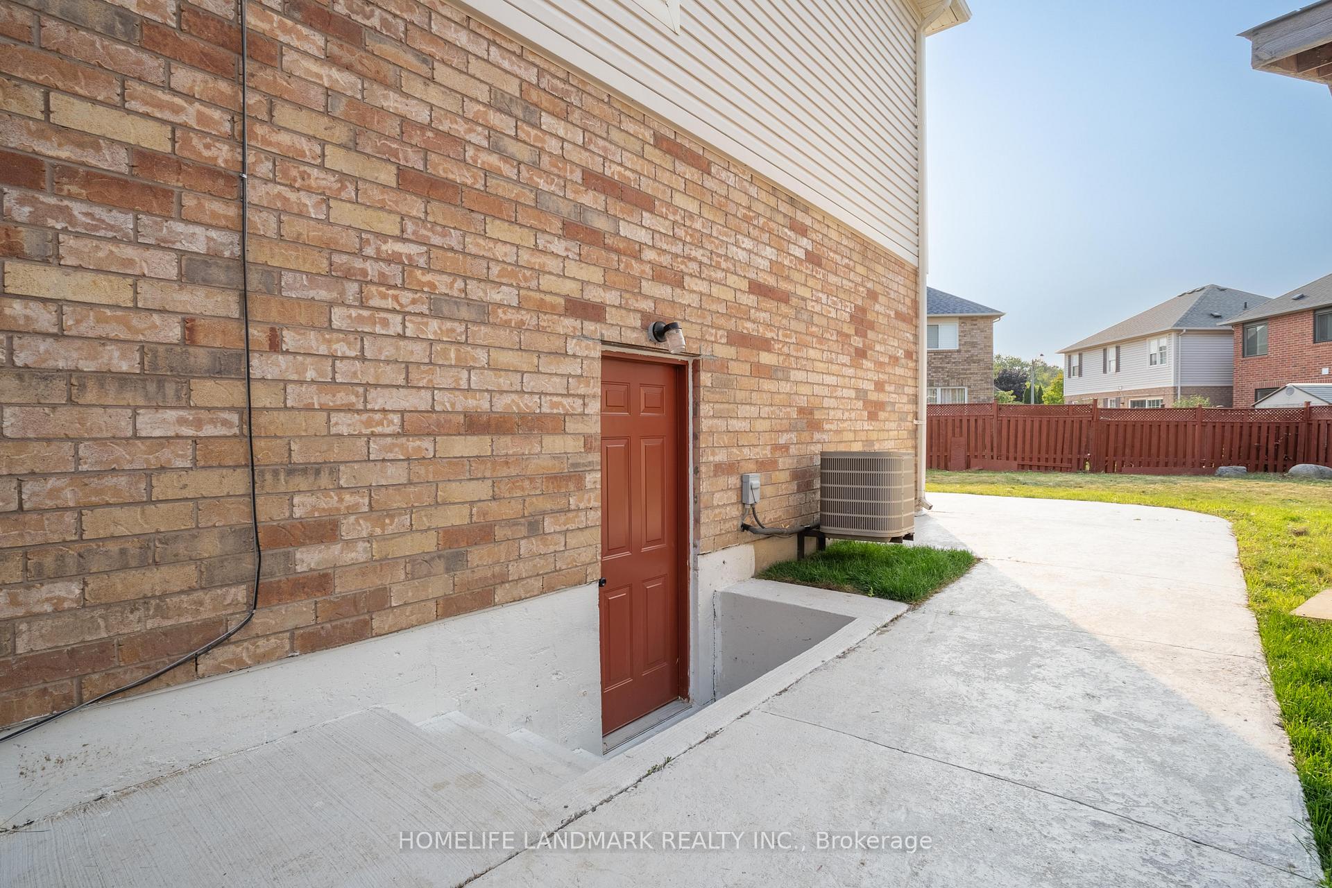 Photo 40 of 36 Frontenac Crescent, Brampton, Fletcher's Meadow — HOMEH