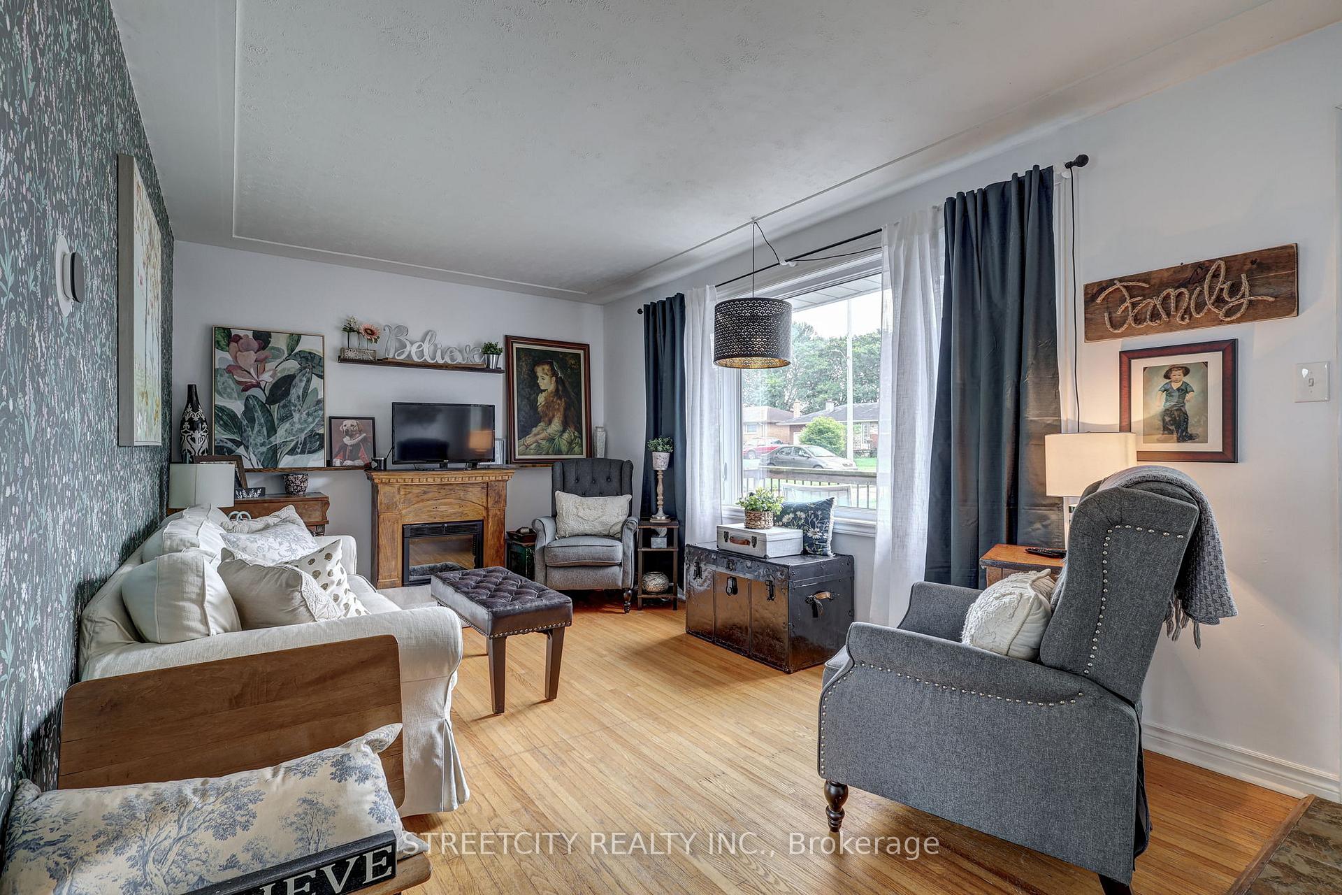 Photo 5 of 170 Locust Street, St. Thomas — HOMEH