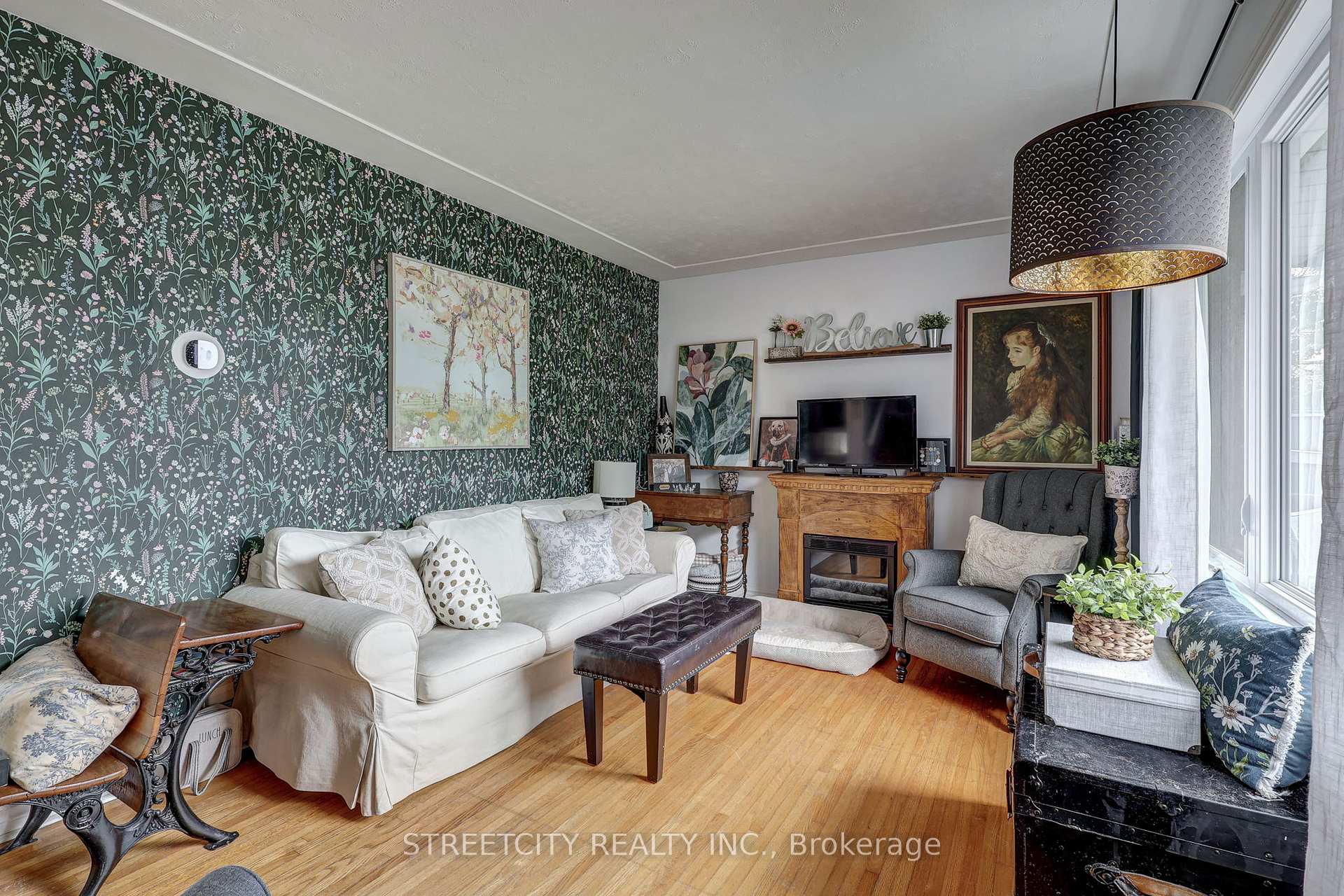 Photo 7 of 170 Locust Street, St. Thomas — HOMEH