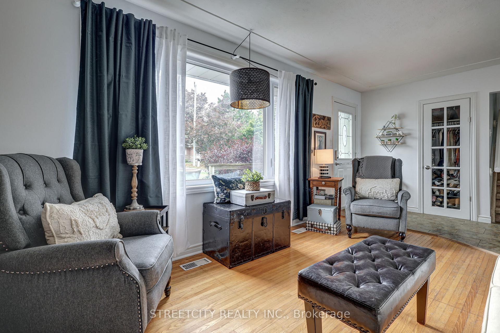 Photo 8 of 170 Locust Street, St. Thomas — HOMEH