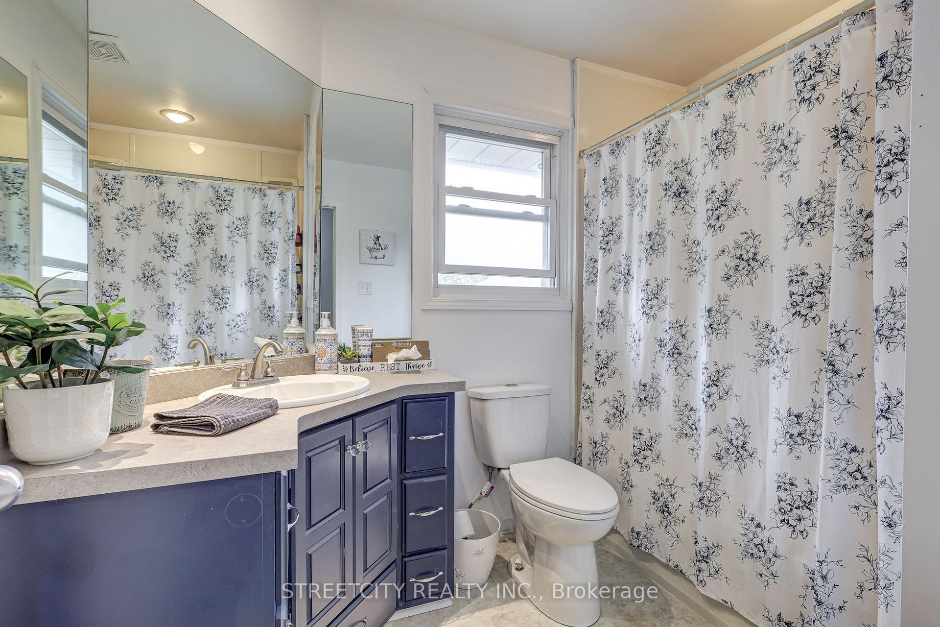 Photo 21 of 170 Locust Street, St. Thomas — HOMEH