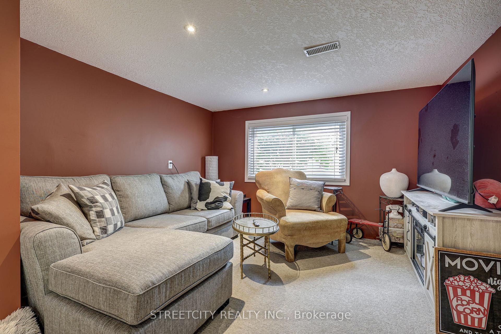 Photo 24 of 170 Locust Street, St. Thomas — HOMEH