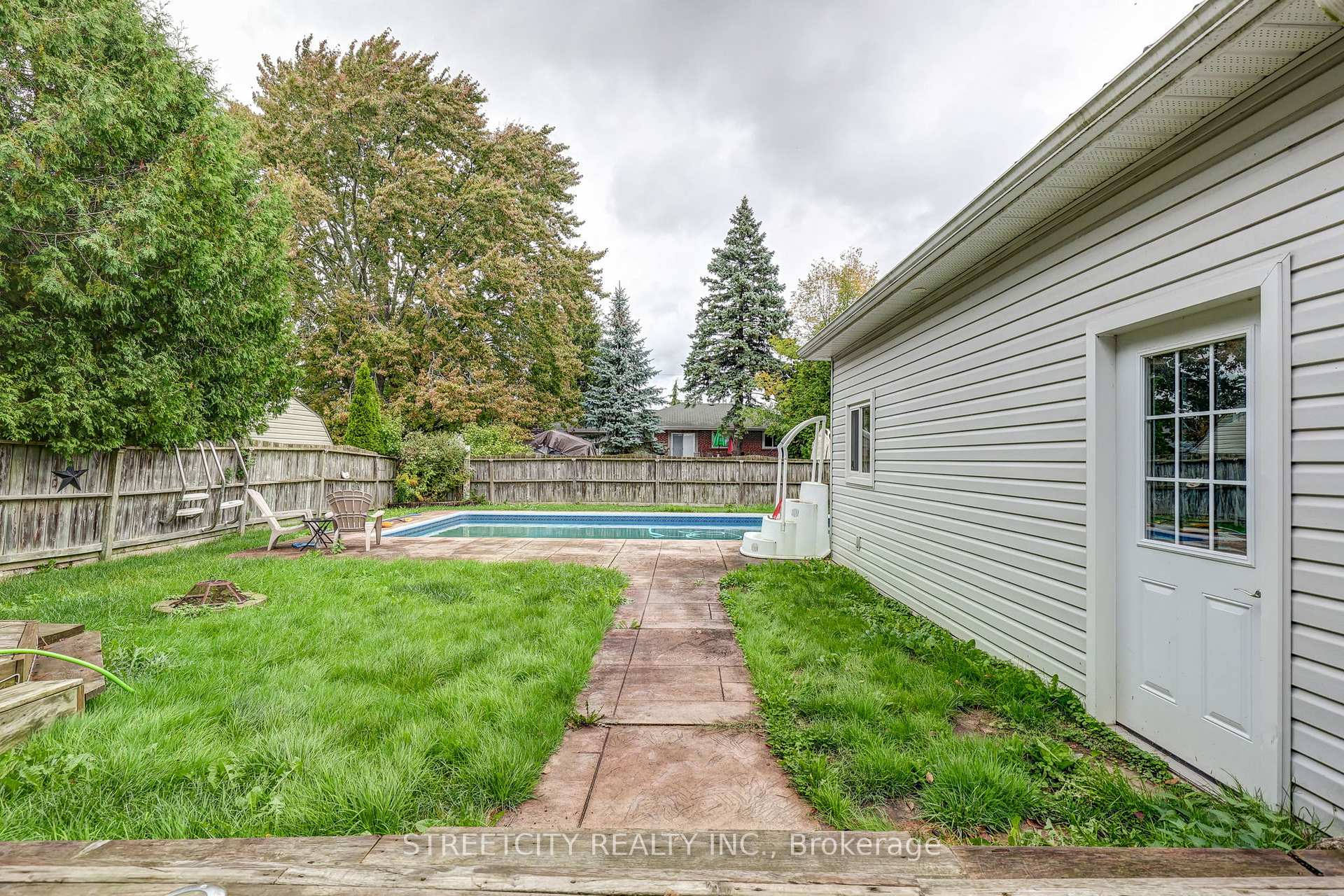 Photo 32 of 170 Locust Street, St. Thomas — HOMEH