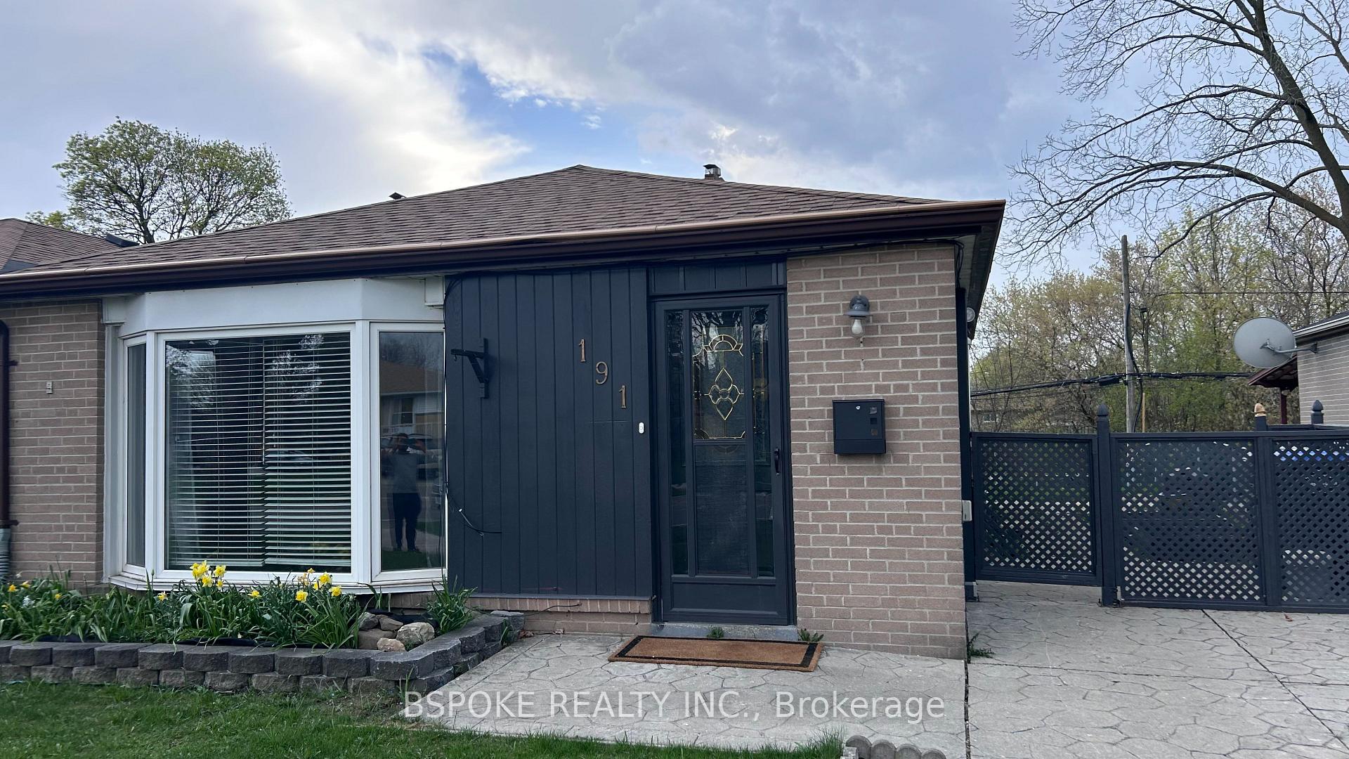 Photo 3 of 191 Avondale Boulevard, Brampton, Avondale — HOMEH