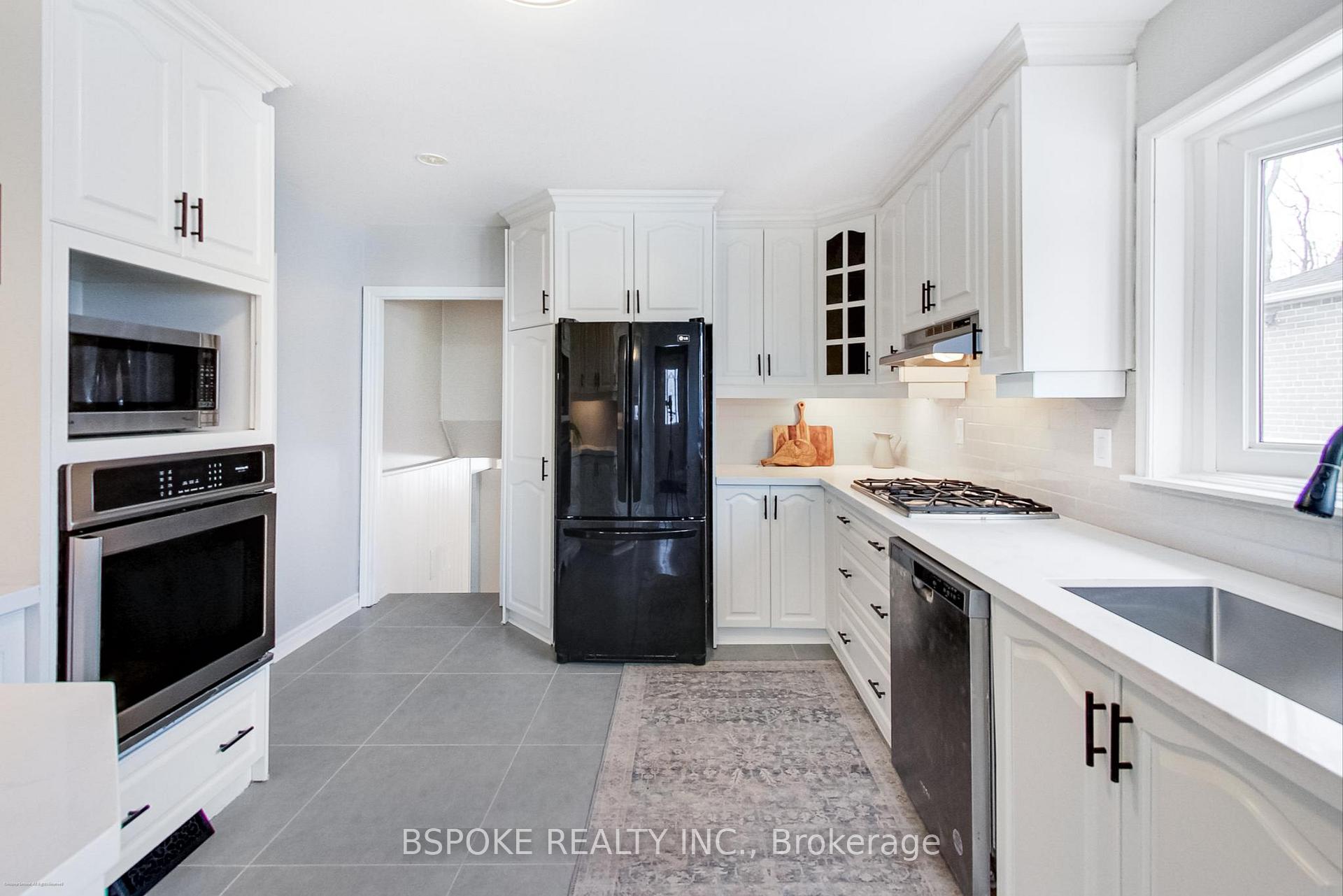 Photo 10 of 191 Avondale Boulevard, Brampton, Avondale — HOMEH