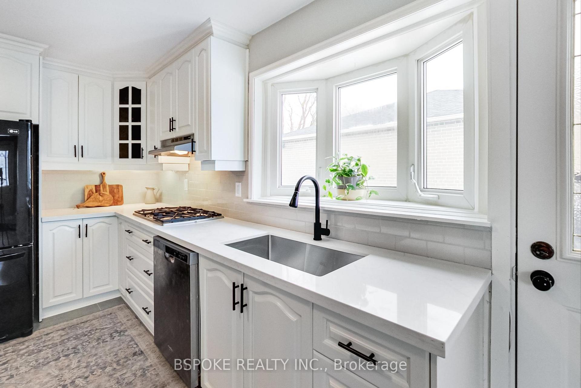 Photo 11 of 191 Avondale Boulevard, Brampton, Avondale — HOMEH