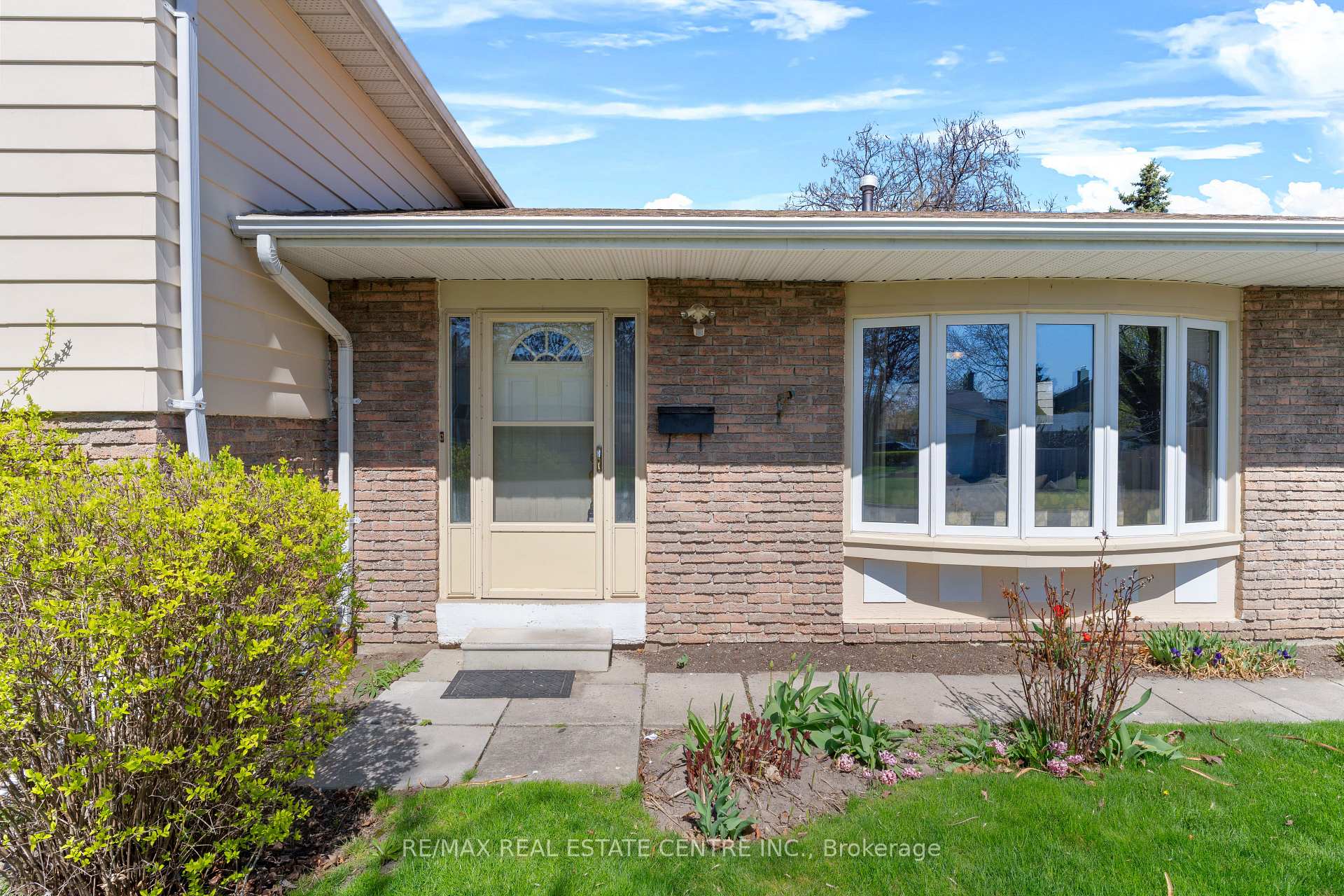 Photo 4 of 50 Jerome Crescent, Brampton, Northgate — HOMEH