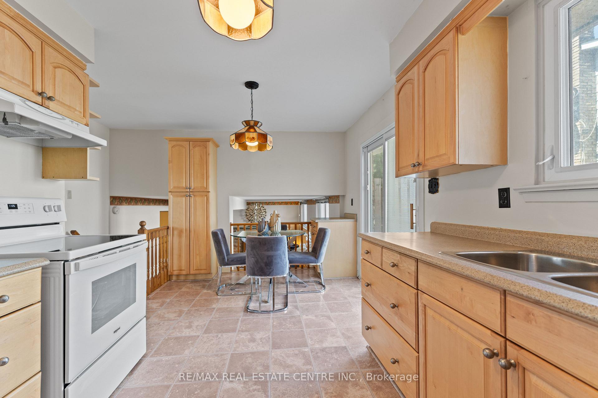 Photo 12 of 50 Jerome Crescent, Brampton, Northgate — HOMEH