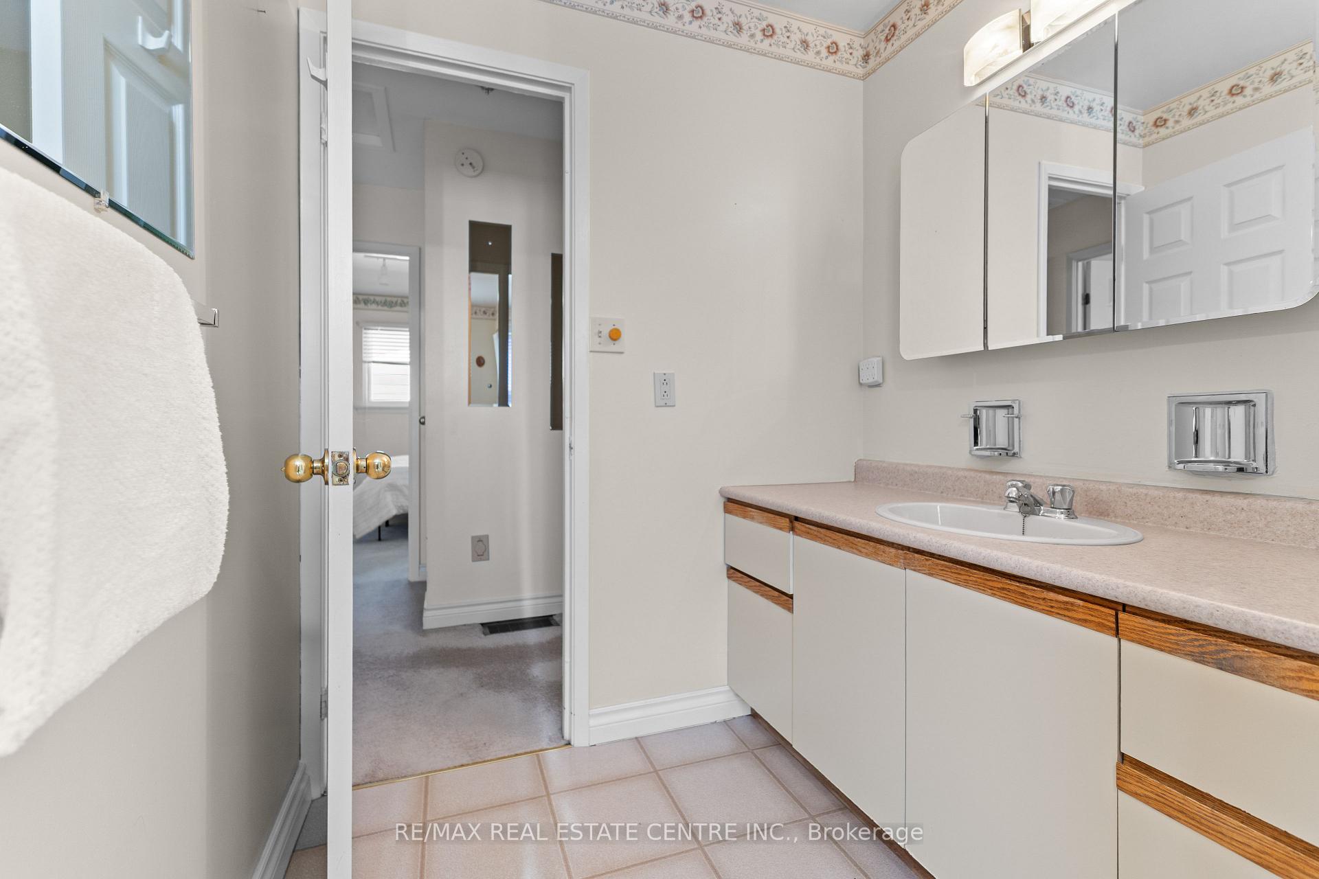 Photo 25 of 50 Jerome Crescent, Brampton, Northgate — HOMEH