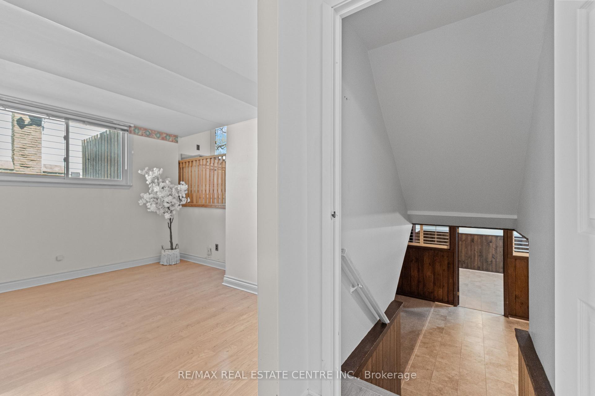 Photo 32 of 50 Jerome Crescent, Brampton, Northgate — HOMEH