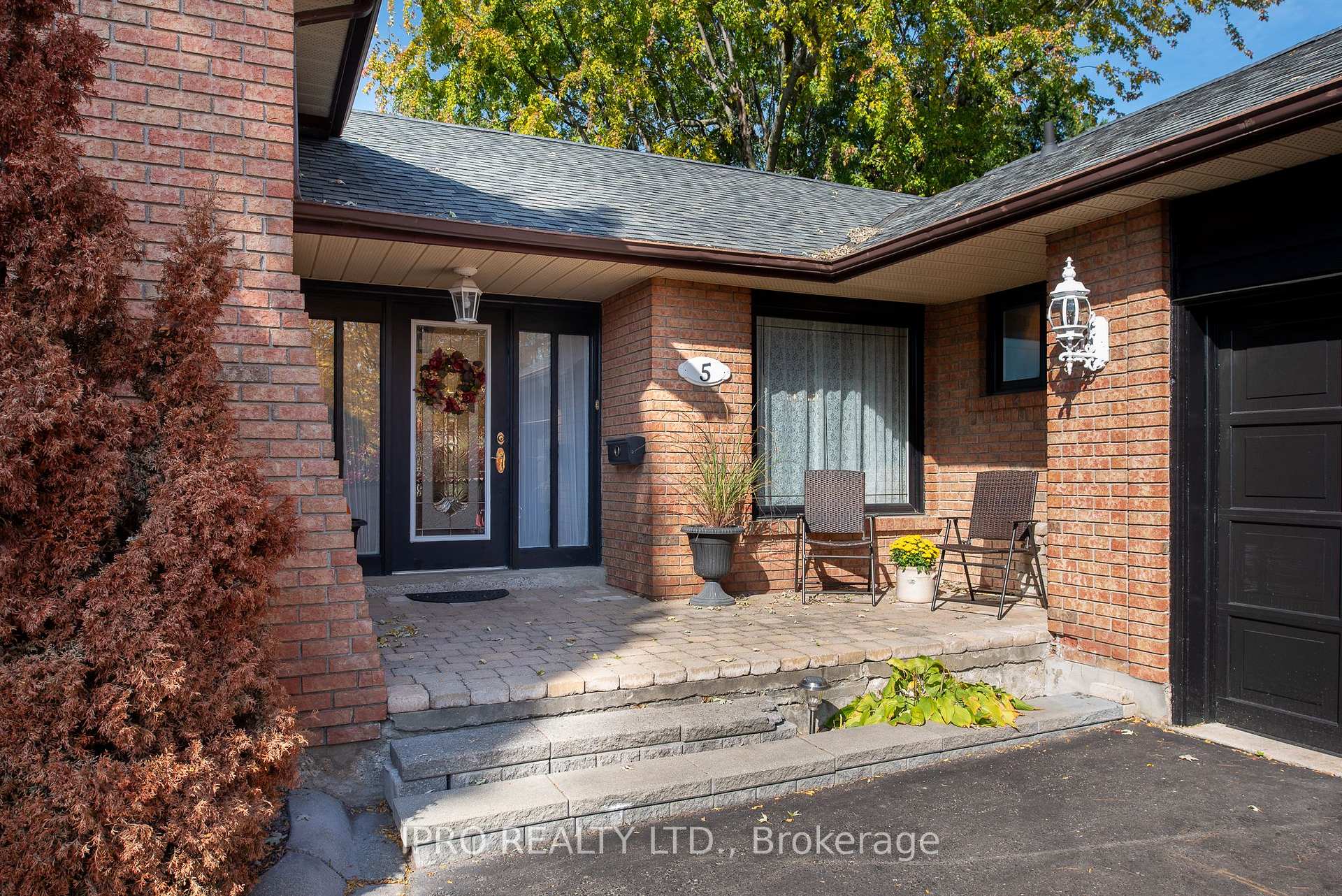 Photo 3 of 5 Oldham Crescent, Brampton, Snelgrove — HOMEH