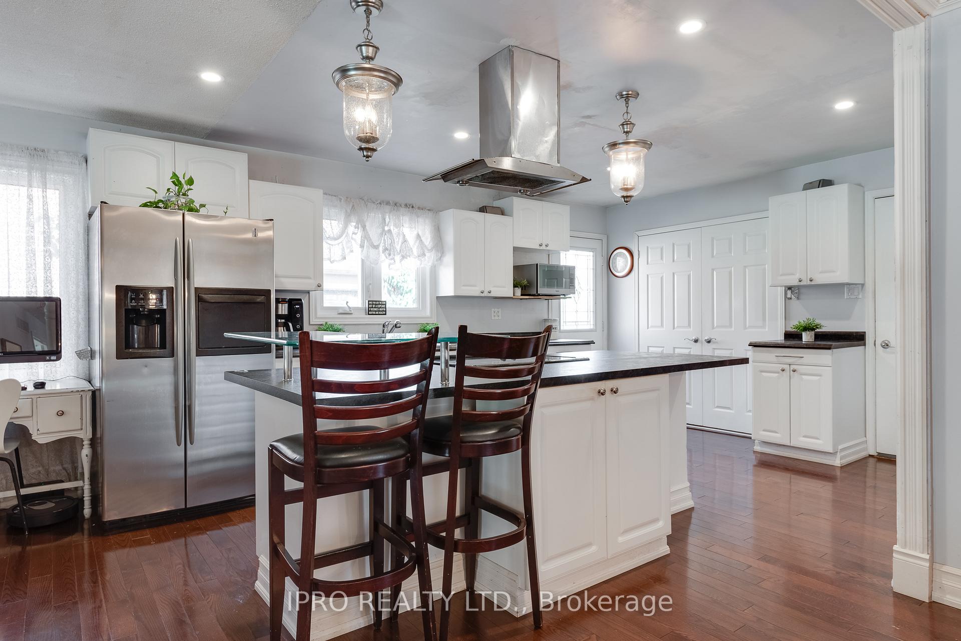 Photo 8 of 5 Oldham Crescent, Brampton, Snelgrove — HOMEH