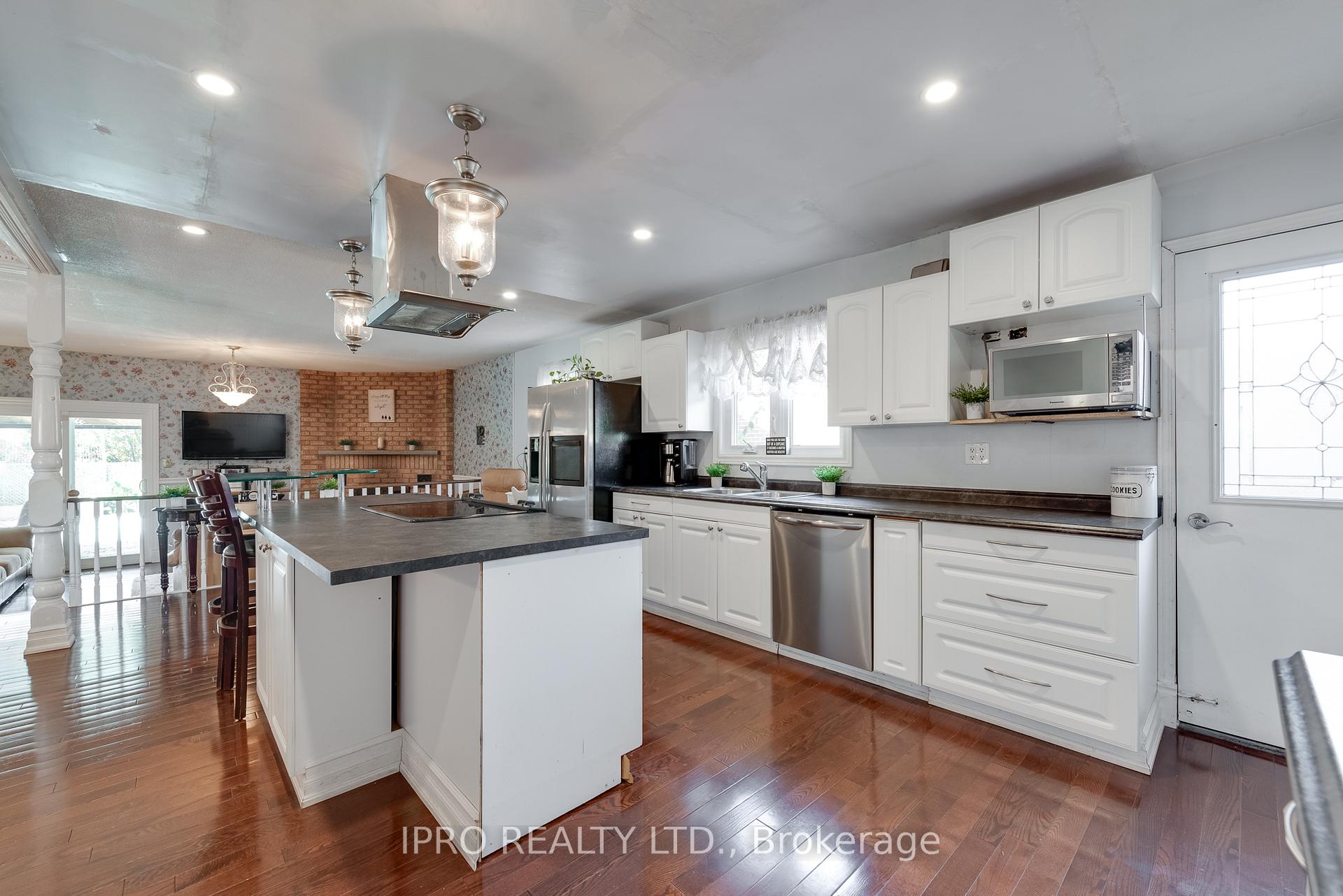 Photo 11 of 5 Oldham Crescent, Brampton, Snelgrove — HOMEH
