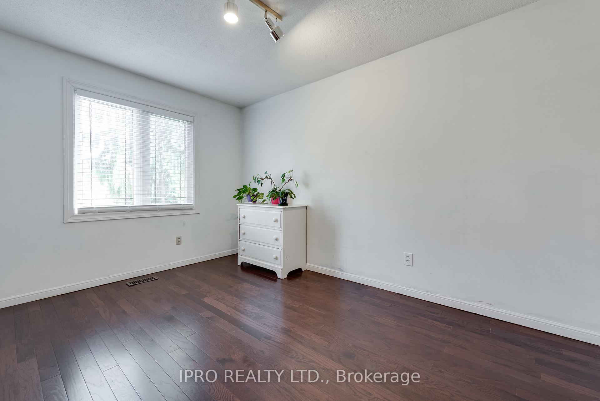 Photo 19 of 5 Oldham Crescent, Brampton, Snelgrove — HOMEH