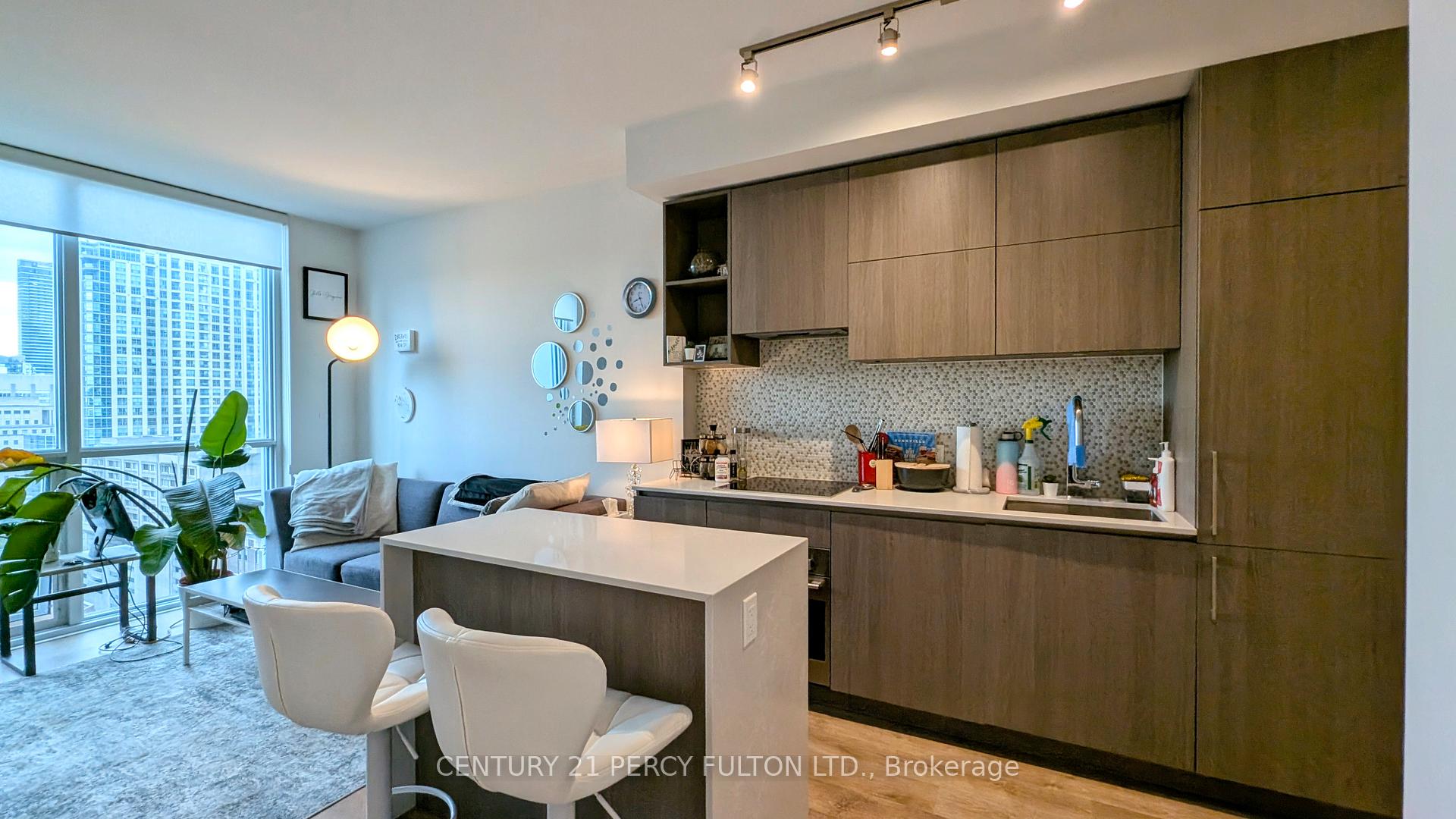 Front of Unit 1610, 1 Yorkville Avenue