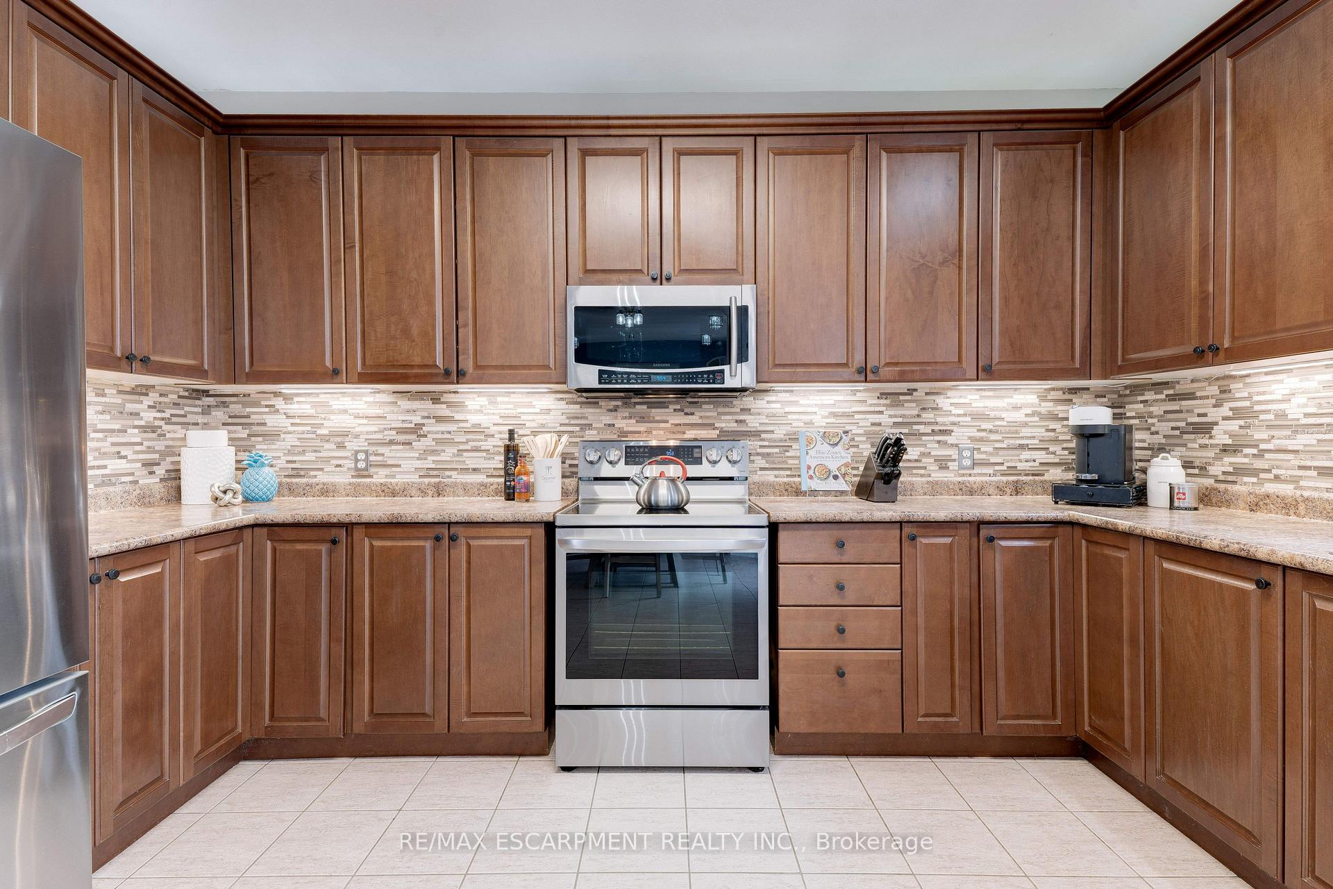 Photo 28 of 12 Edgecroft Crescent, Hamilton, Stoney Creek Mountain — HOMEH