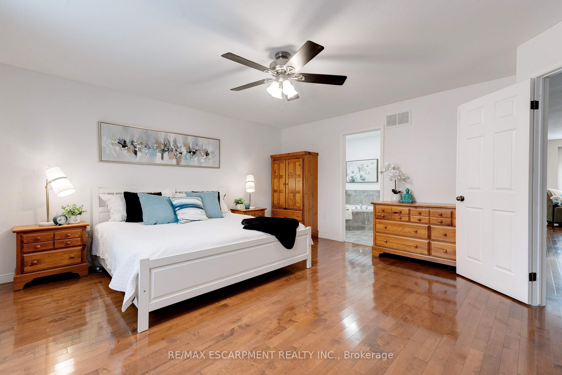 Photo 44 of 12 Edgecroft Crescent, Hamilton, Stoney Creek Mountain — HOMEH