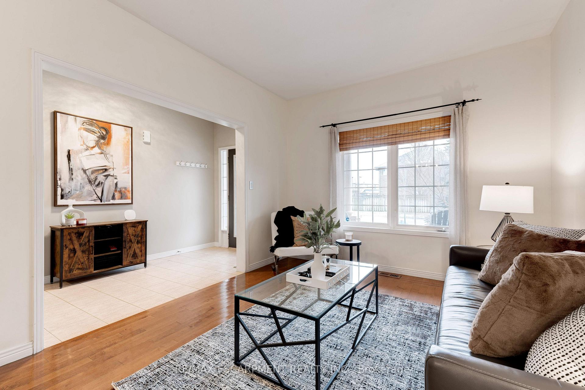 Photo 4 of 12 Edgecroft Crescent, Hamilton, Stoney Creek Mountain — HOMEH