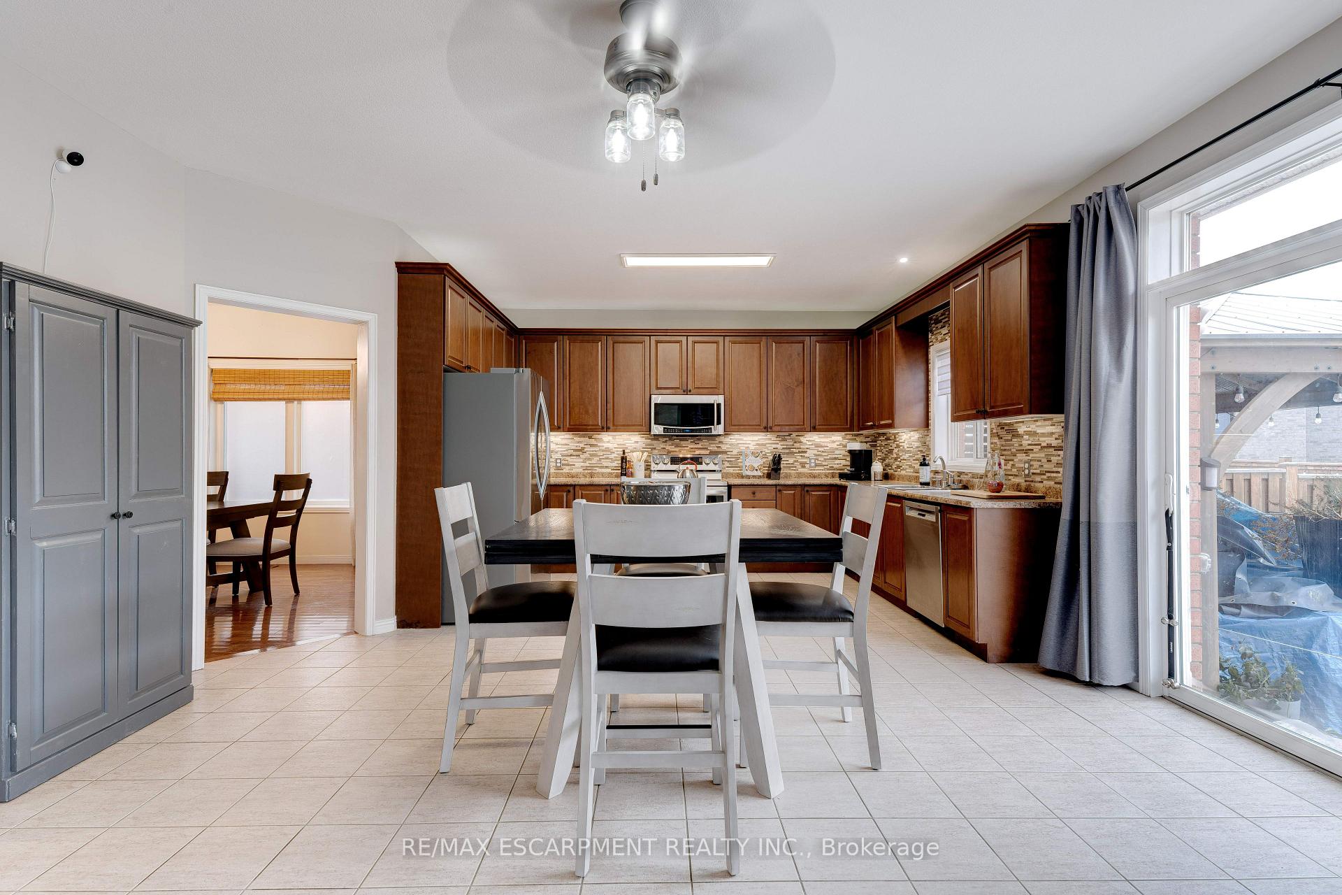 Photo 12 of 12 Edgecroft Crescent, Hamilton, Stoney Creek Mountain — HOMEH