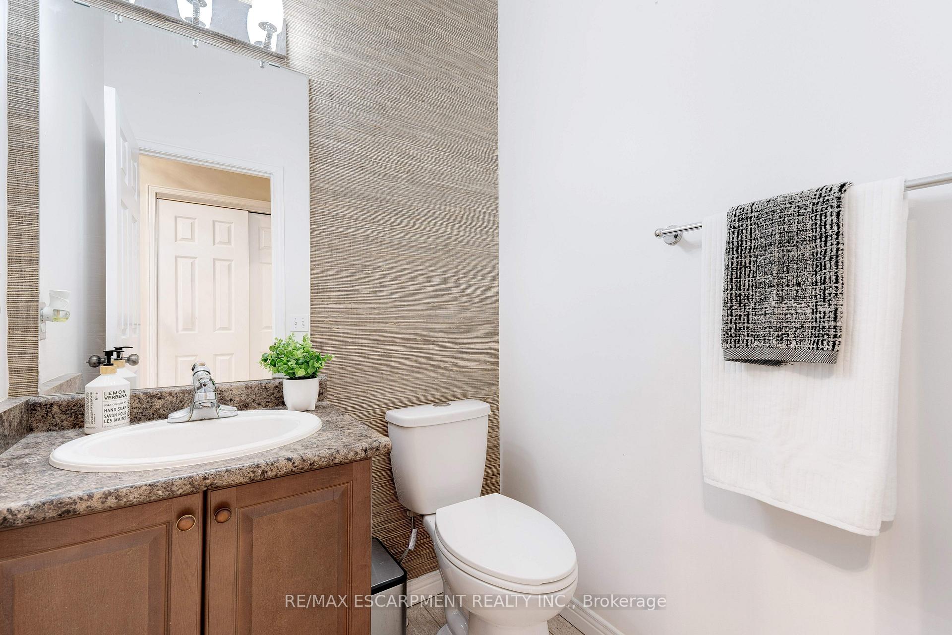 Photo 20 of 12 Edgecroft Crescent, Hamilton, Stoney Creek Mountain — HOMEH