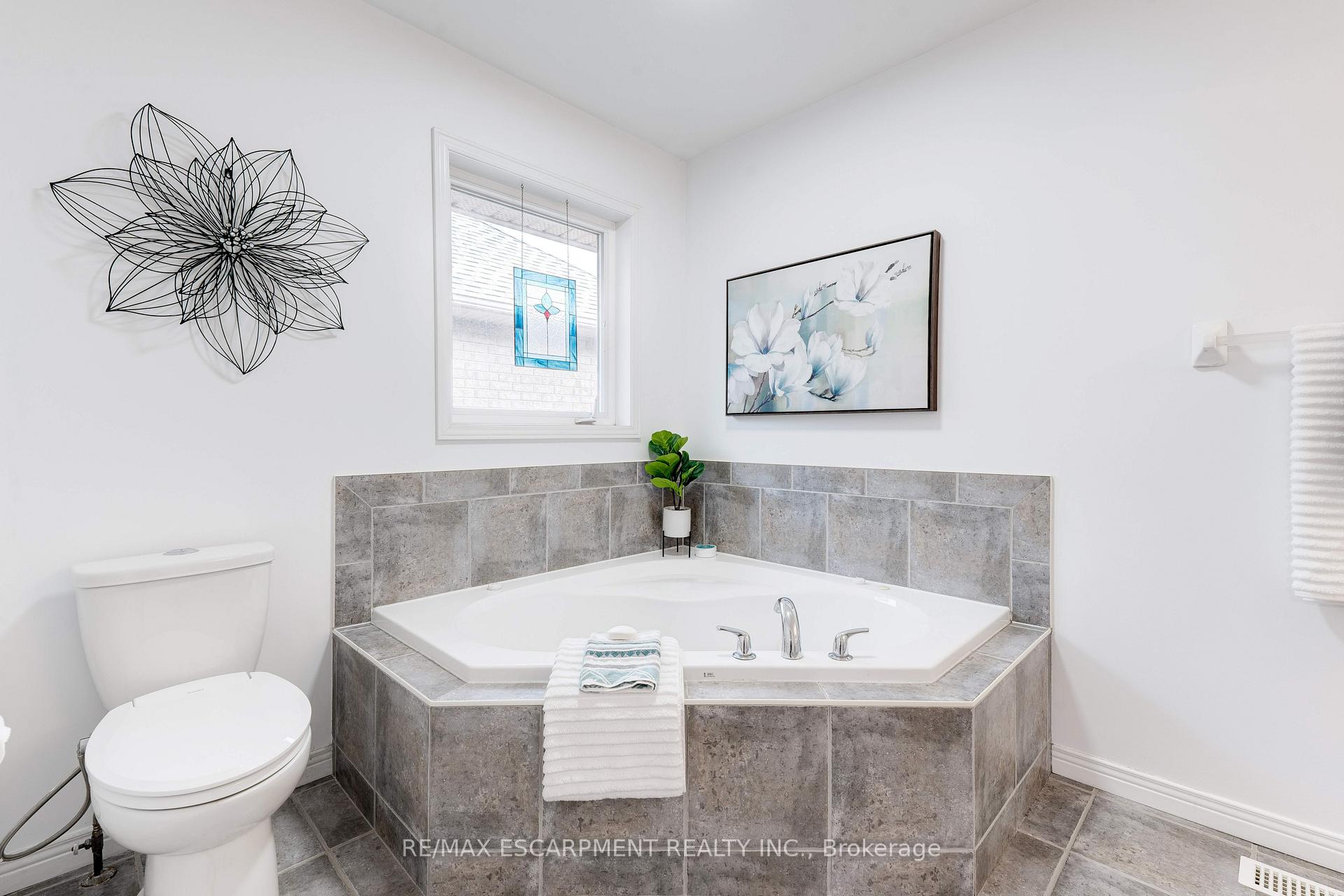 Photo 66 of 12 Edgecroft Crescent, Hamilton, Stoney Creek Mountain — HOMEH