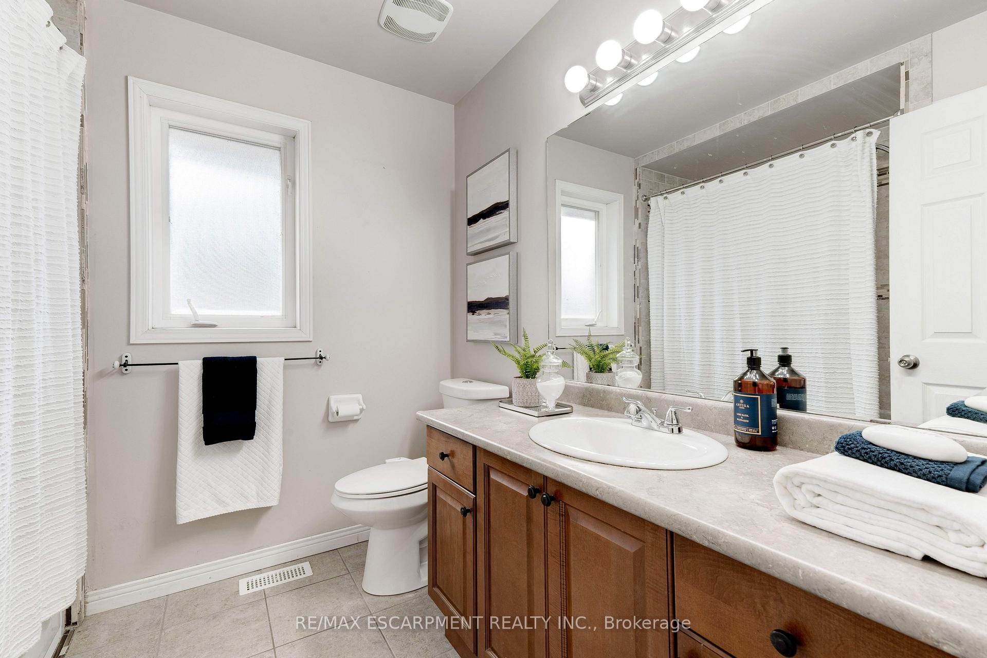 Photo 72 of 12 Edgecroft Crescent, Hamilton, Stoney Creek Mountain — HOMEH