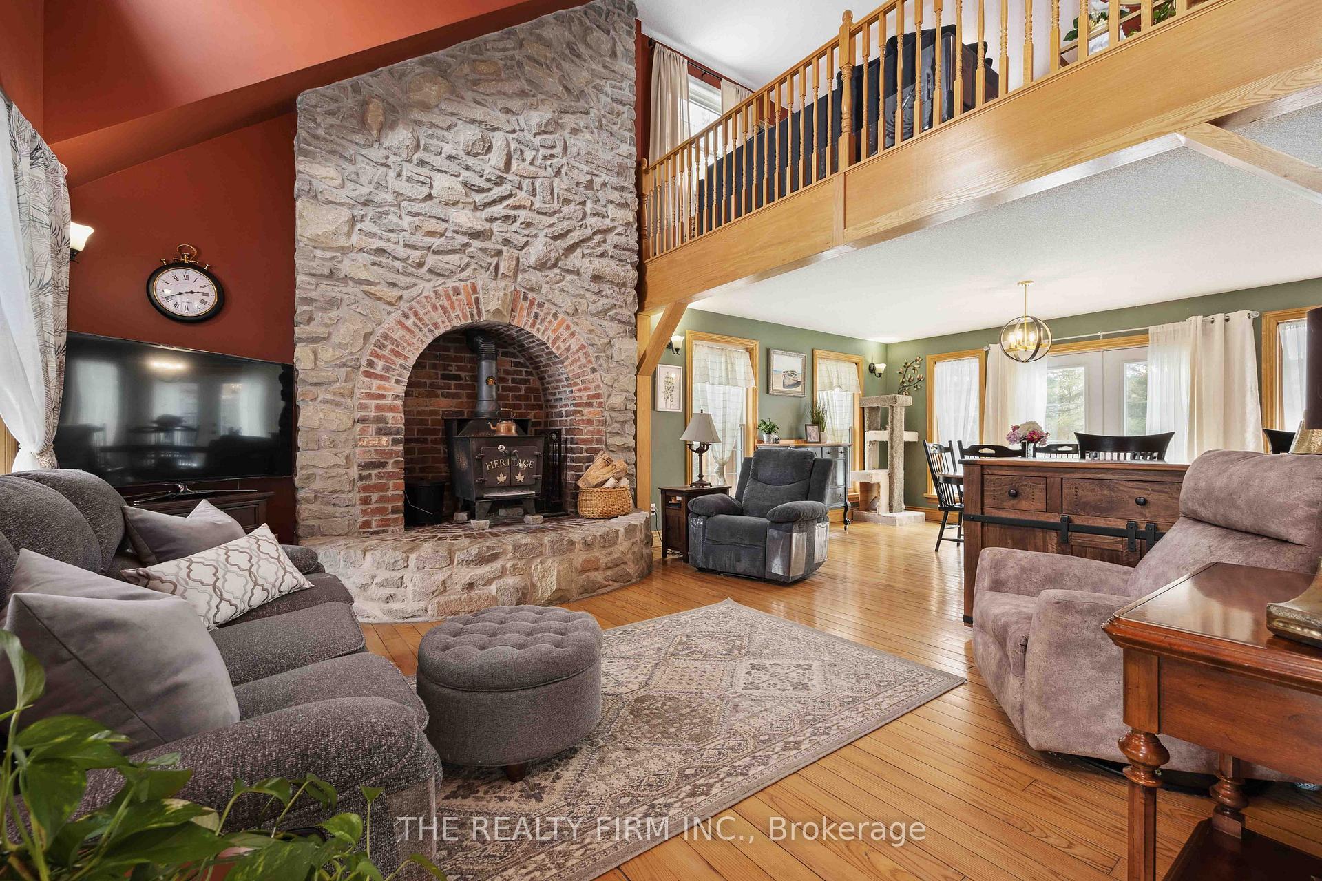 Photo 5 of 3783 Petrolia Line, Enniskillen, Petrolia — HOMEH