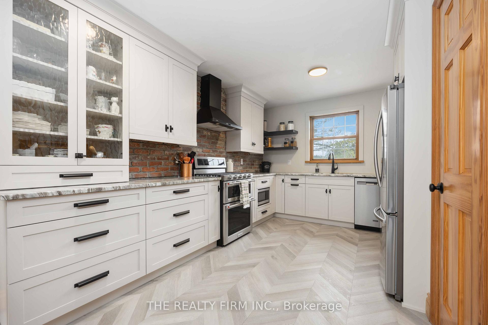 Photo 11 of 3783 Petrolia Line, Enniskillen, Petrolia — HOMEH