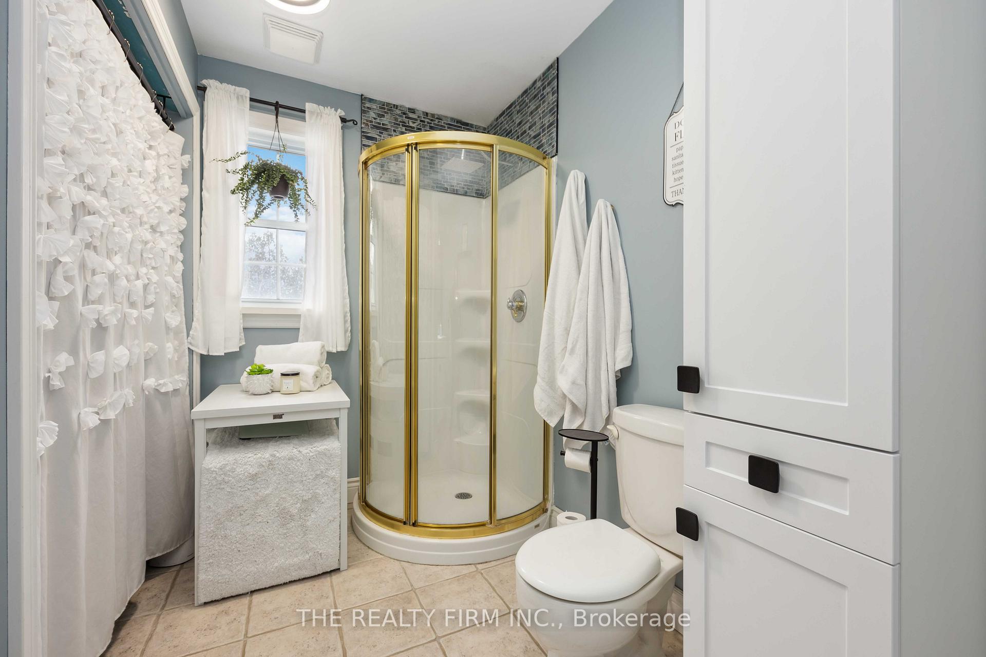 Photo 15 of 3783 Petrolia Line, Enniskillen, Petrolia — HOMEH