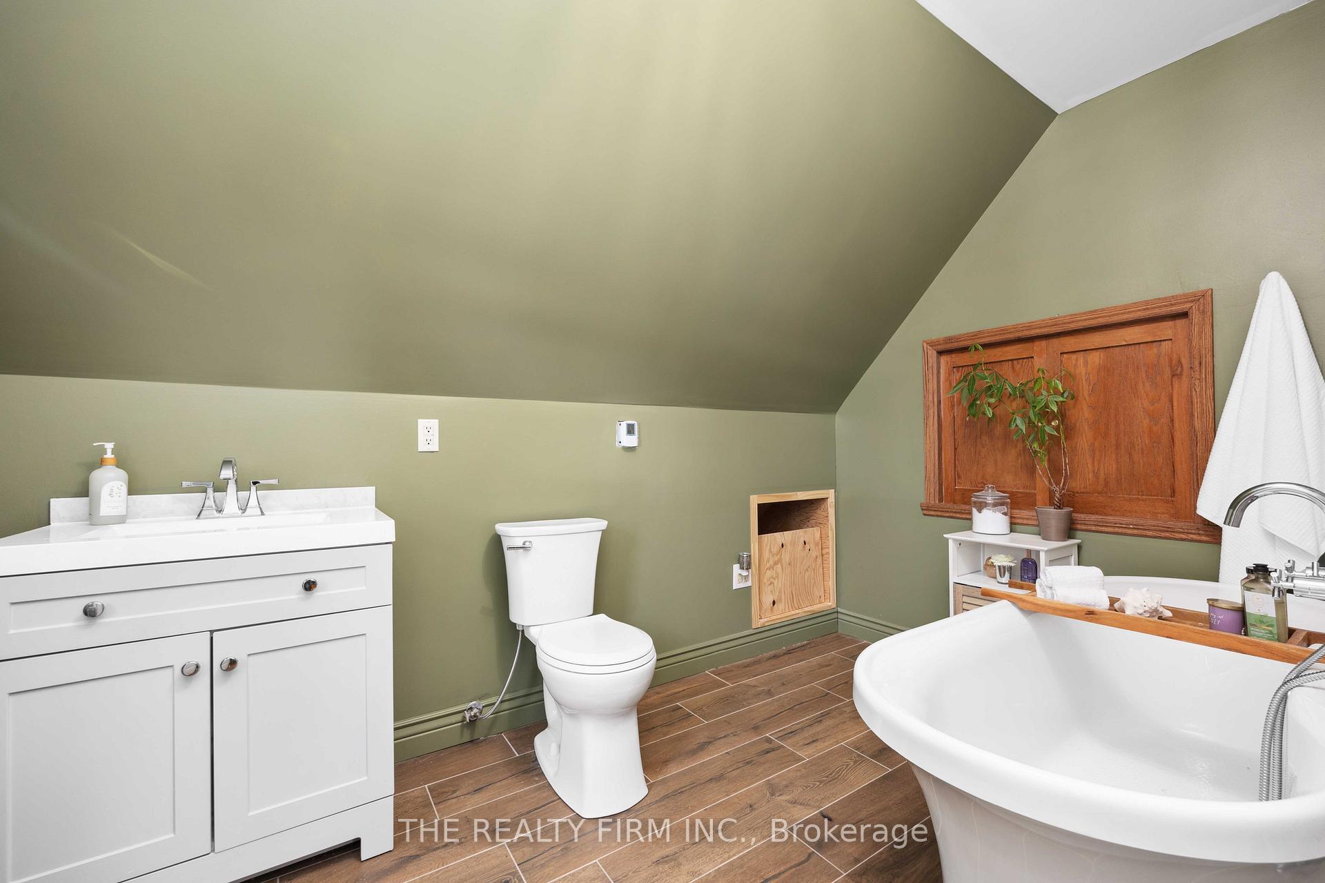 Photo 23 of 3783 Petrolia Line, Enniskillen, Petrolia — HOMEH