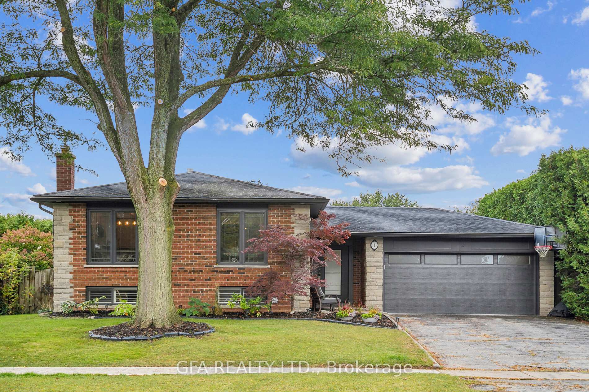 Photo 1 of 8 Laurendale Avenue, Hamilton, Waterdown — HOMEH
