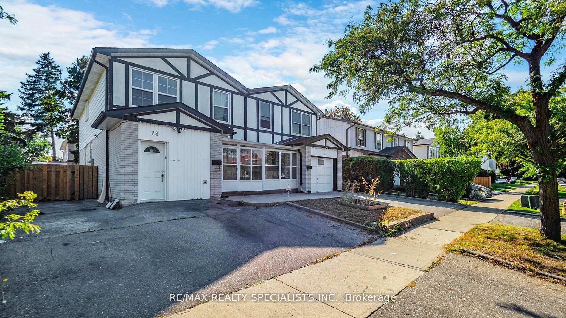 Photo 2 of 28 Abell Drive, Brampton, Madoc — HOMEH