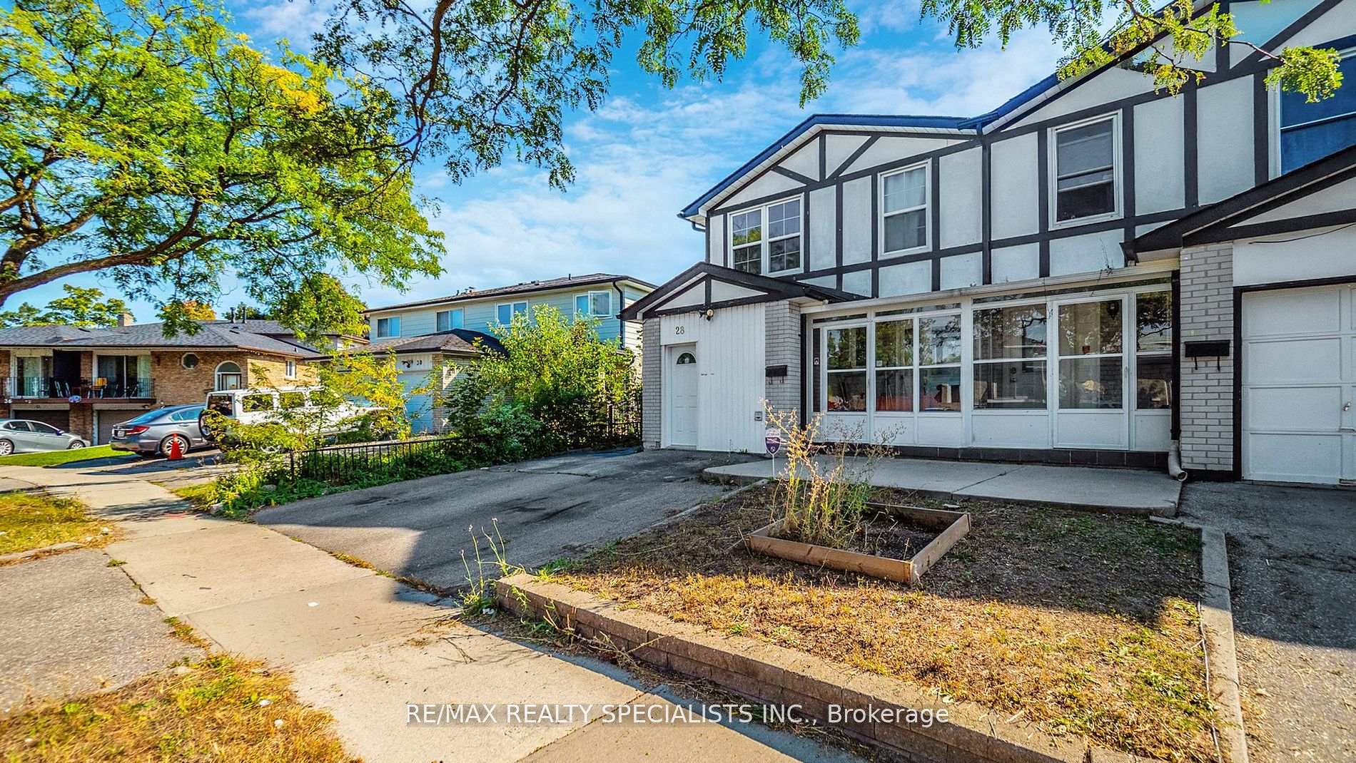 Photo 3 of 28 Abell Drive, Brampton, Madoc — HOMEH