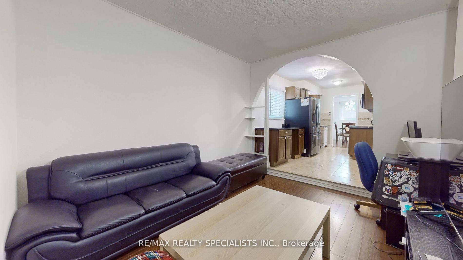 Photo 7 of 28 Abell Drive, Brampton, Madoc — HOMEH