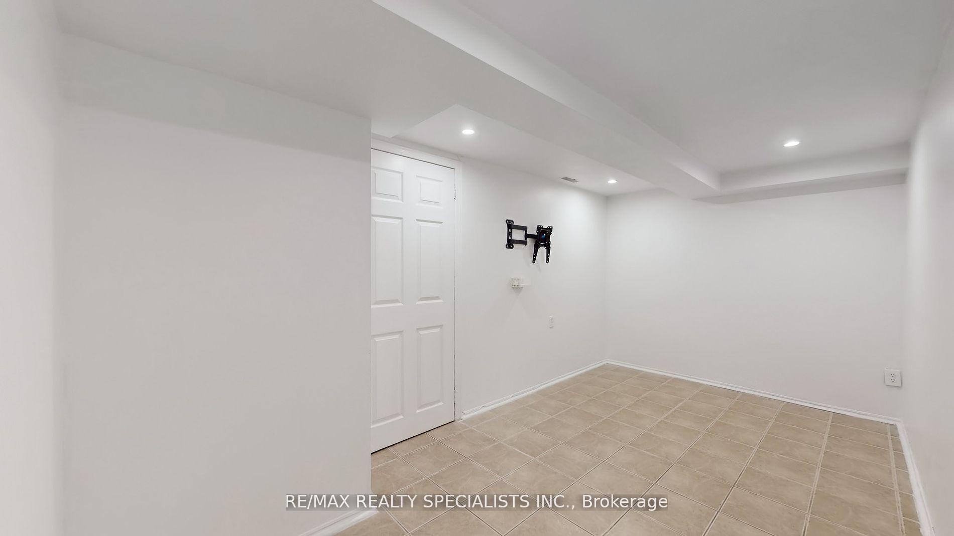Photo 22 of 28 Abell Drive, Brampton, Madoc — HOMEH