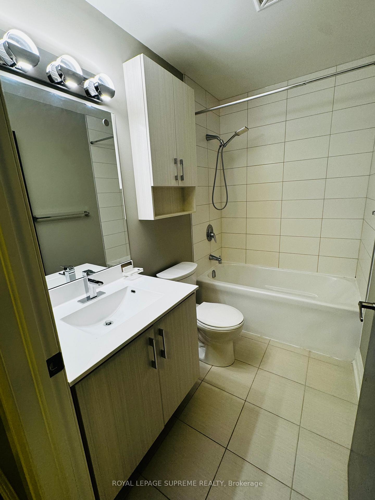 Photo 8 of Unit 405, 111 Worsley Street, Barrie, City Centre — HOMEH
