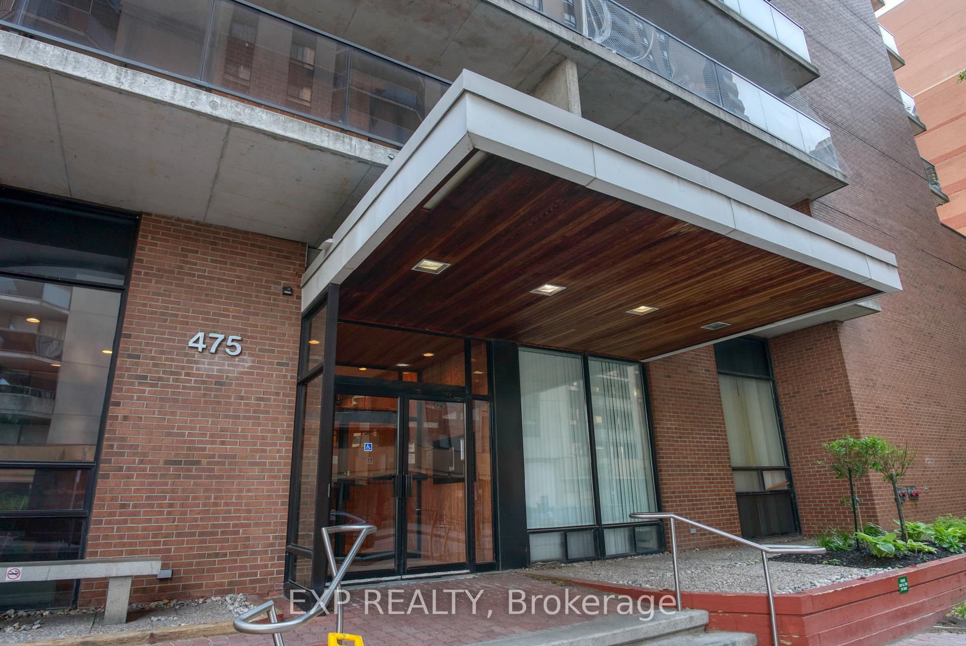 Front of Unit 204, 475 Laurier Avenue W