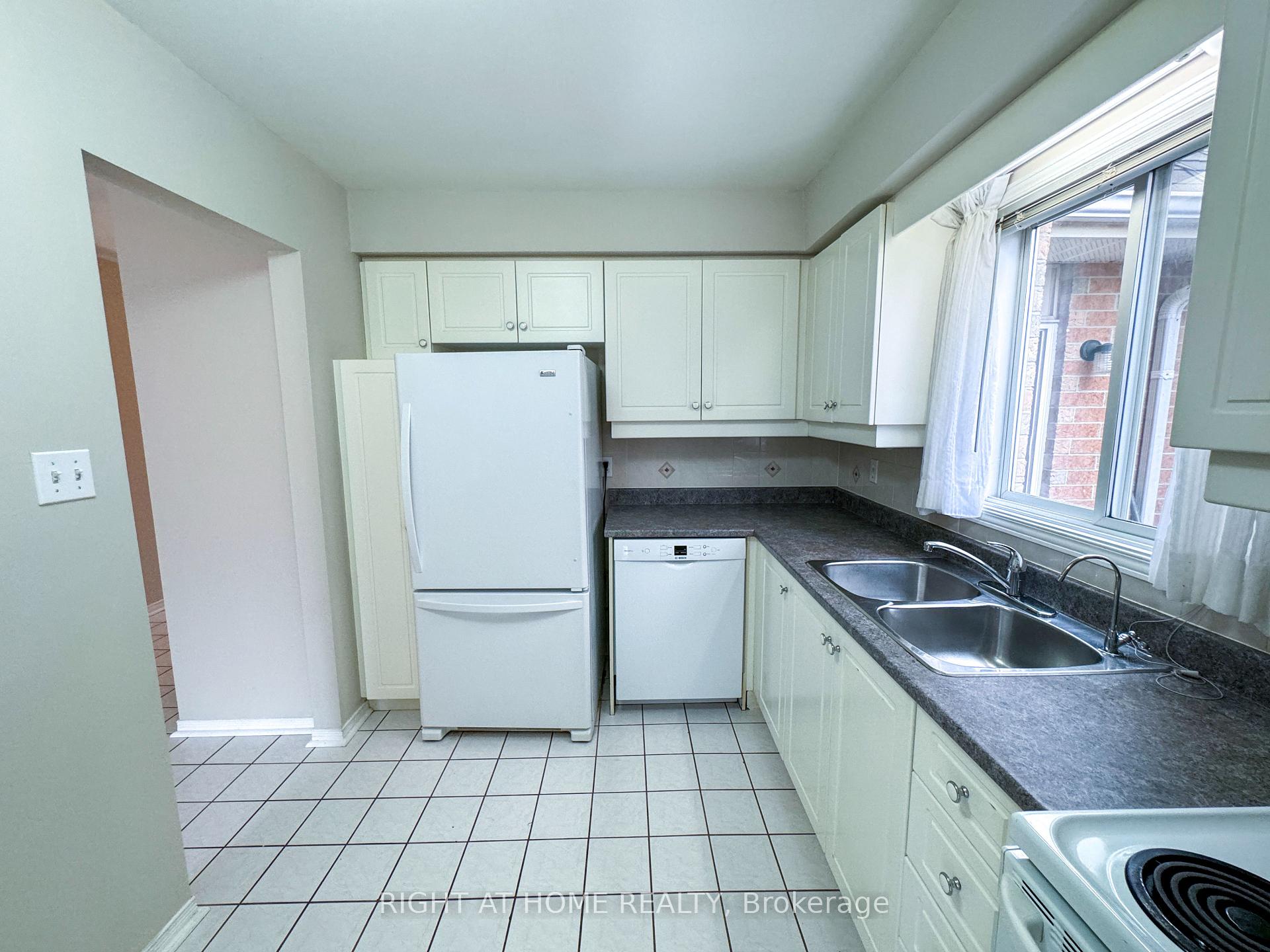 Photo 12 of 60 Westland Street, St. Catharines, Rykert/Vansickle — HOMEH